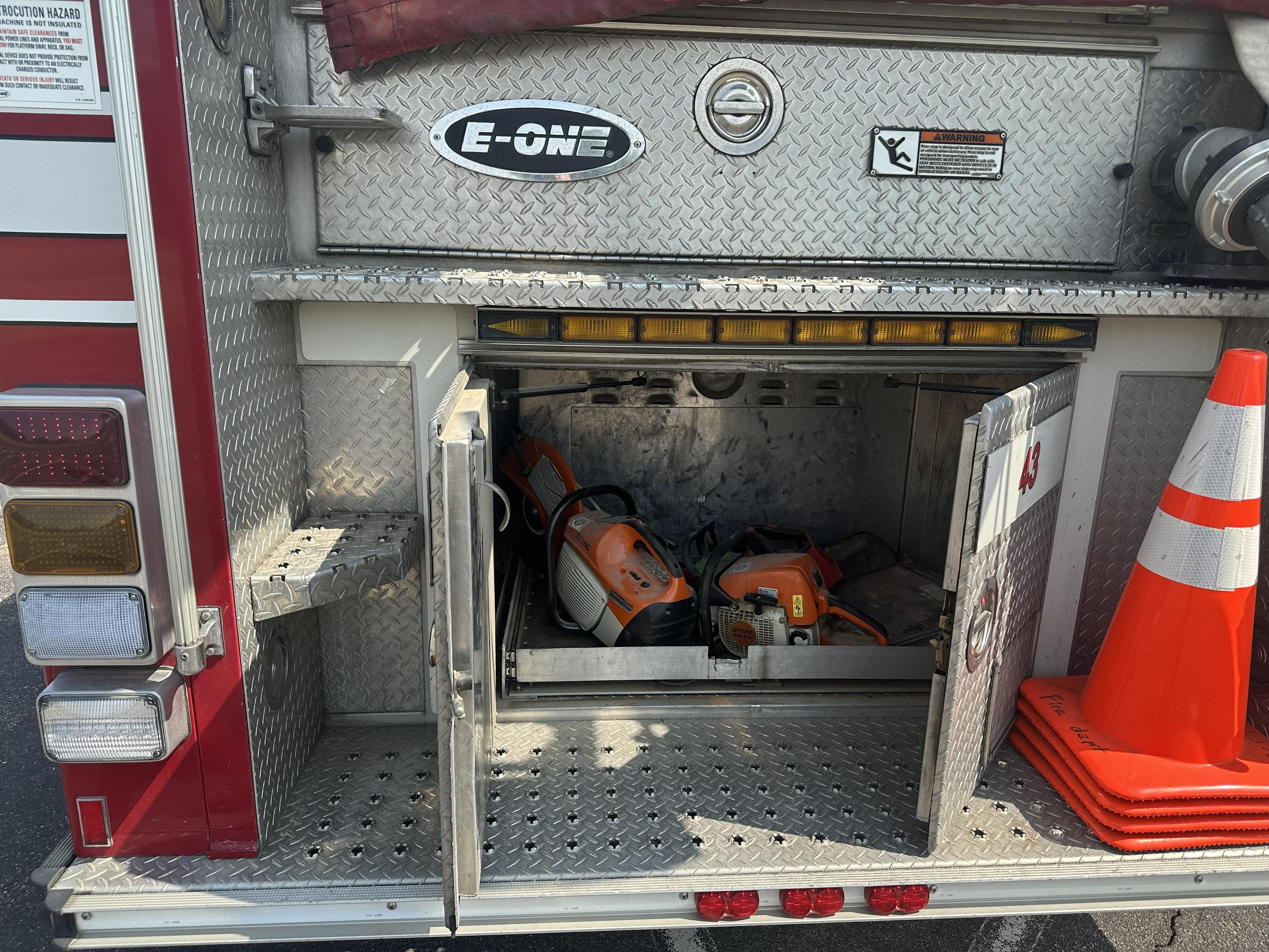 2001 E-One 50' Quint - image 34