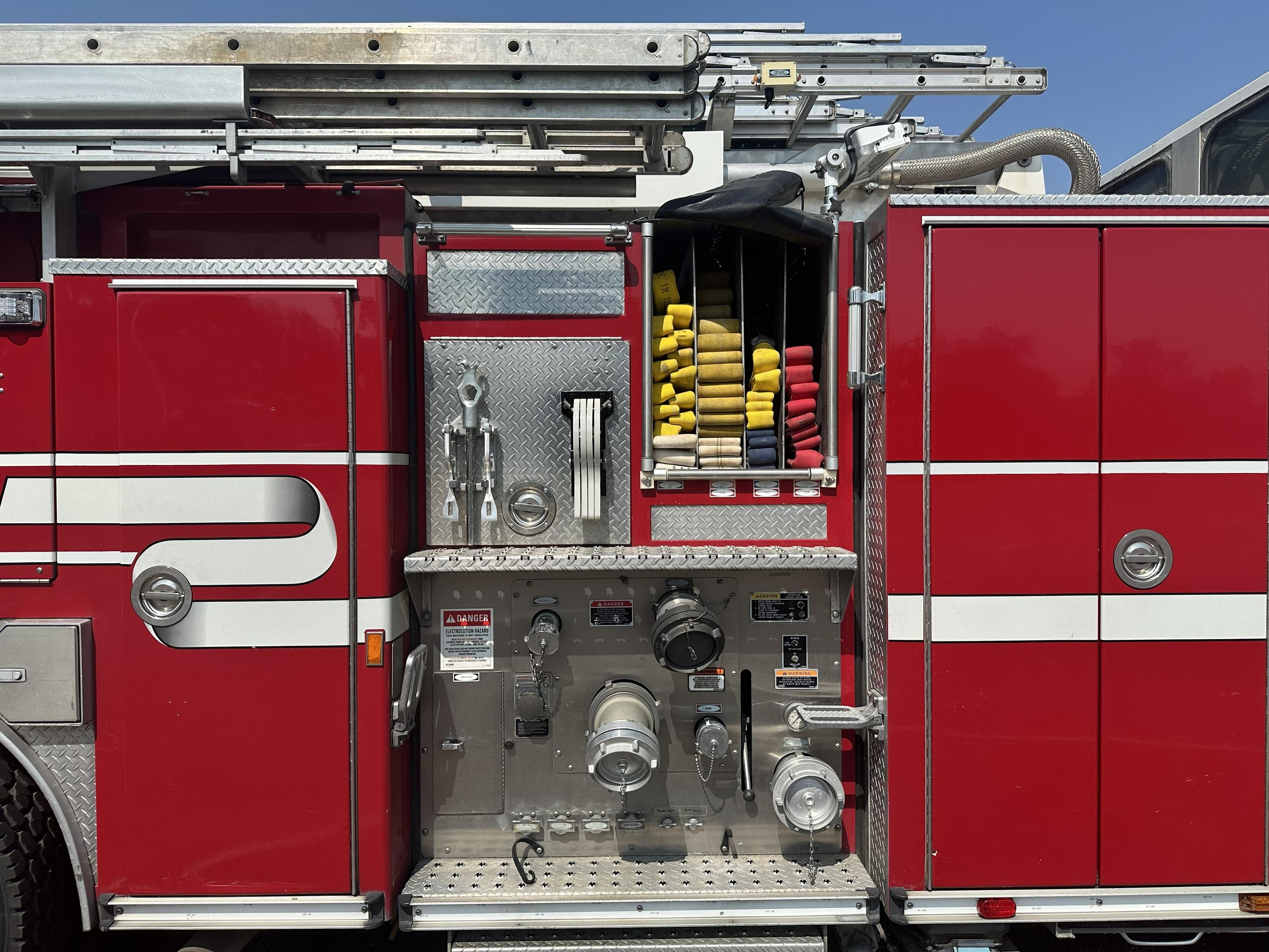 2001 E-One 50' Quint - image 30