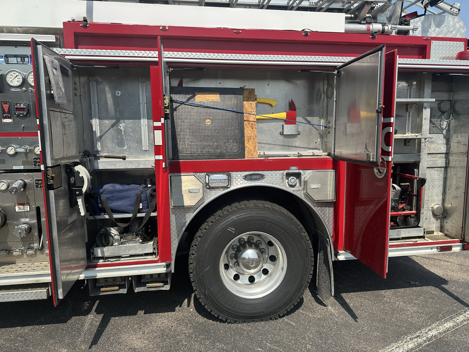 2001 E-One 50' Quint - image 4