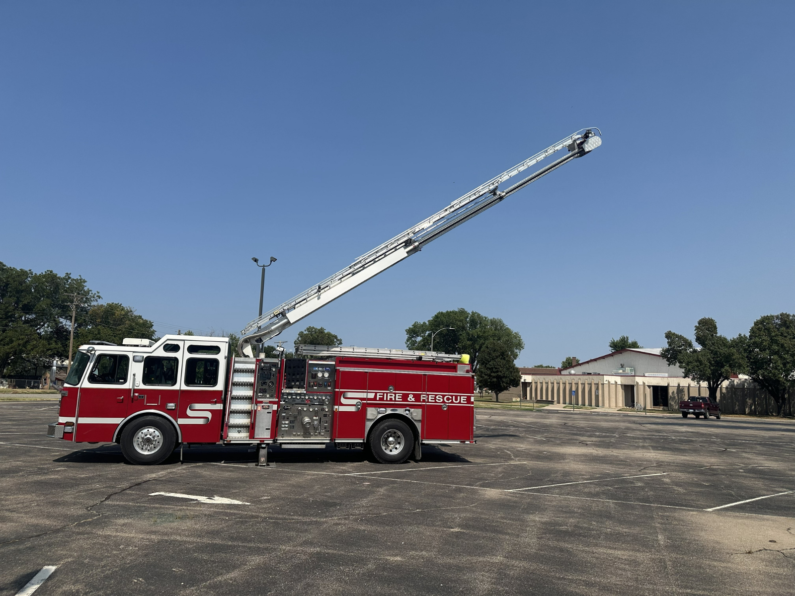 2001 E-One 50' Quint - image 20