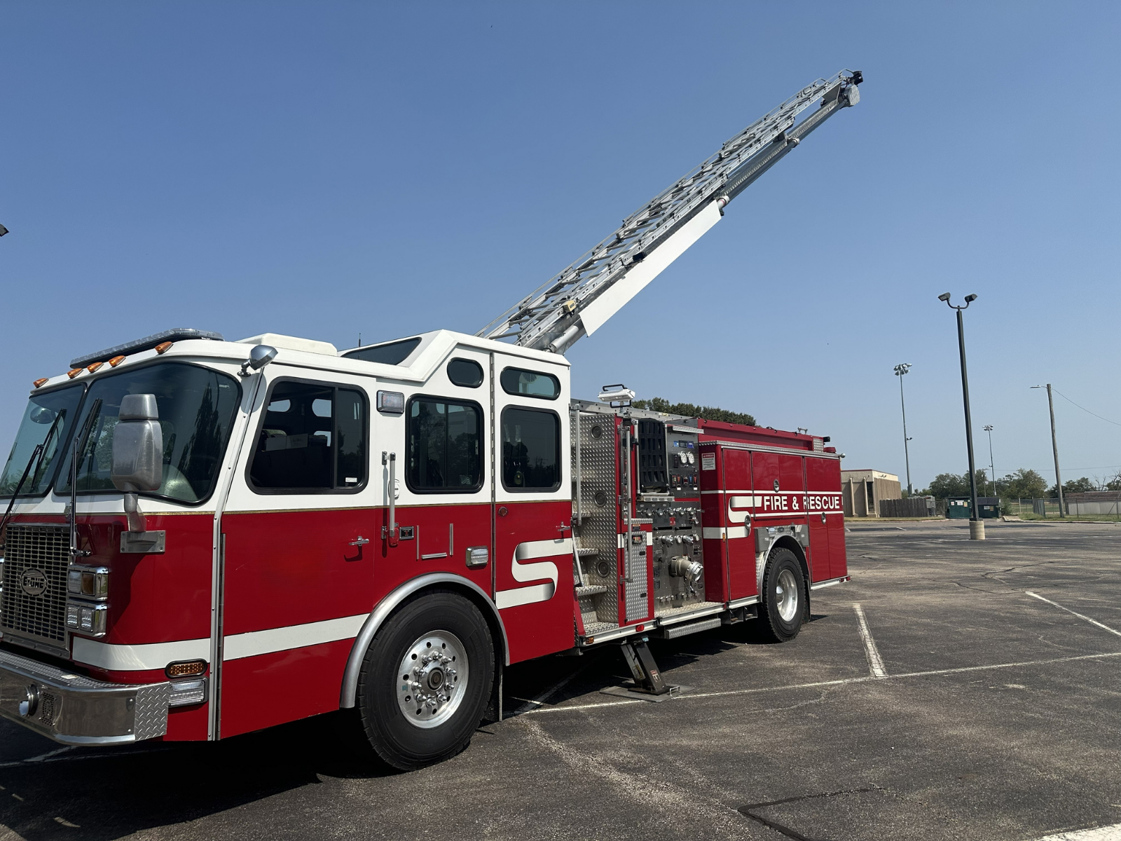 2001 E-One 50' Quint - image 19