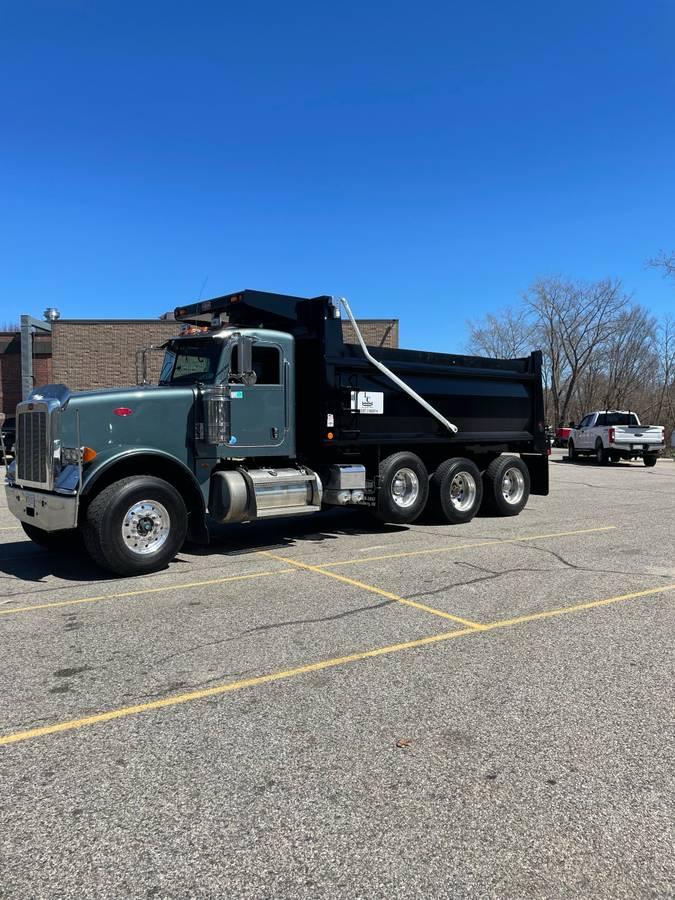 2013 Peterbilt 367 Dump Truck - image 4