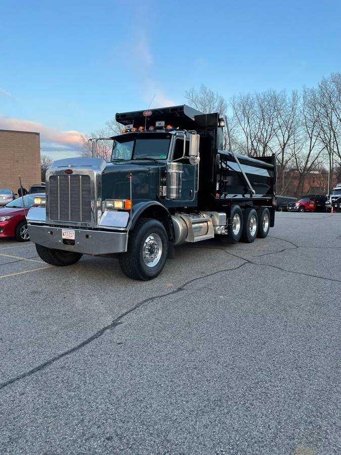 2013 Peterbilt 367 Dump Truck