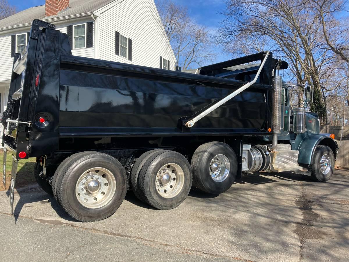 2013 Peterbilt 367 Dump Truck - image 5