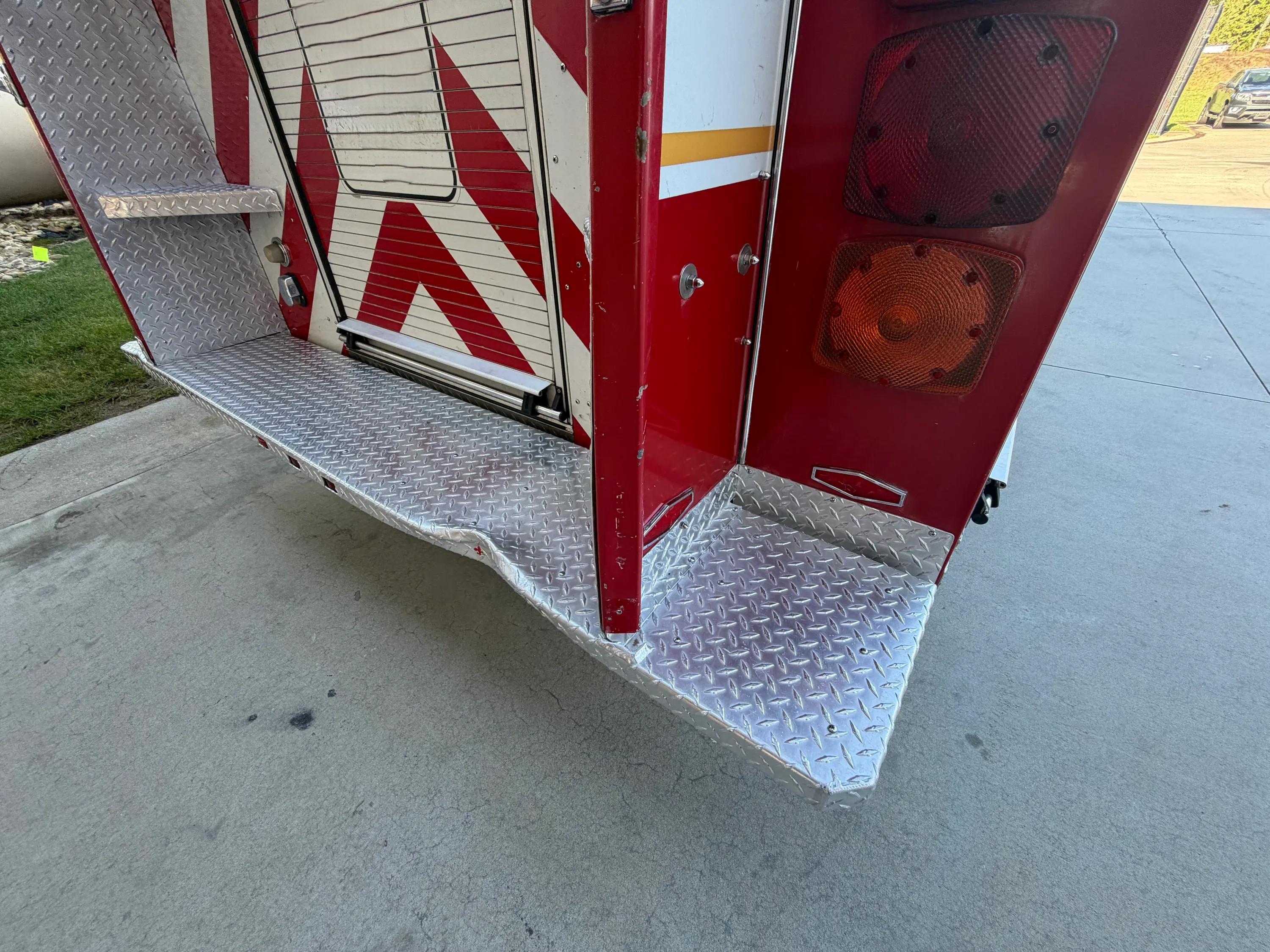 1999 Pierce Saber Pumper - image 12