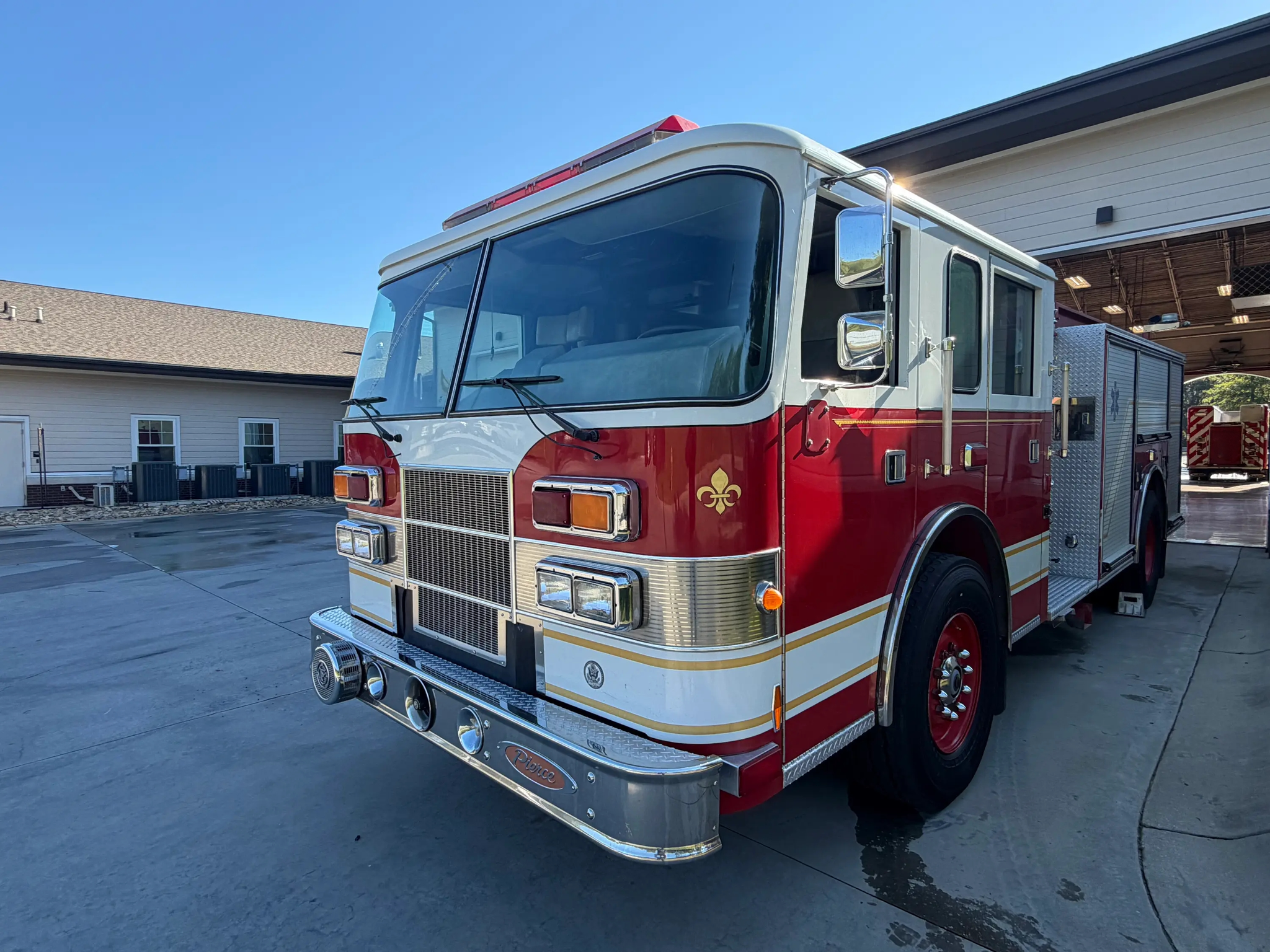 1999 Pierce Saber Pumper - image 1