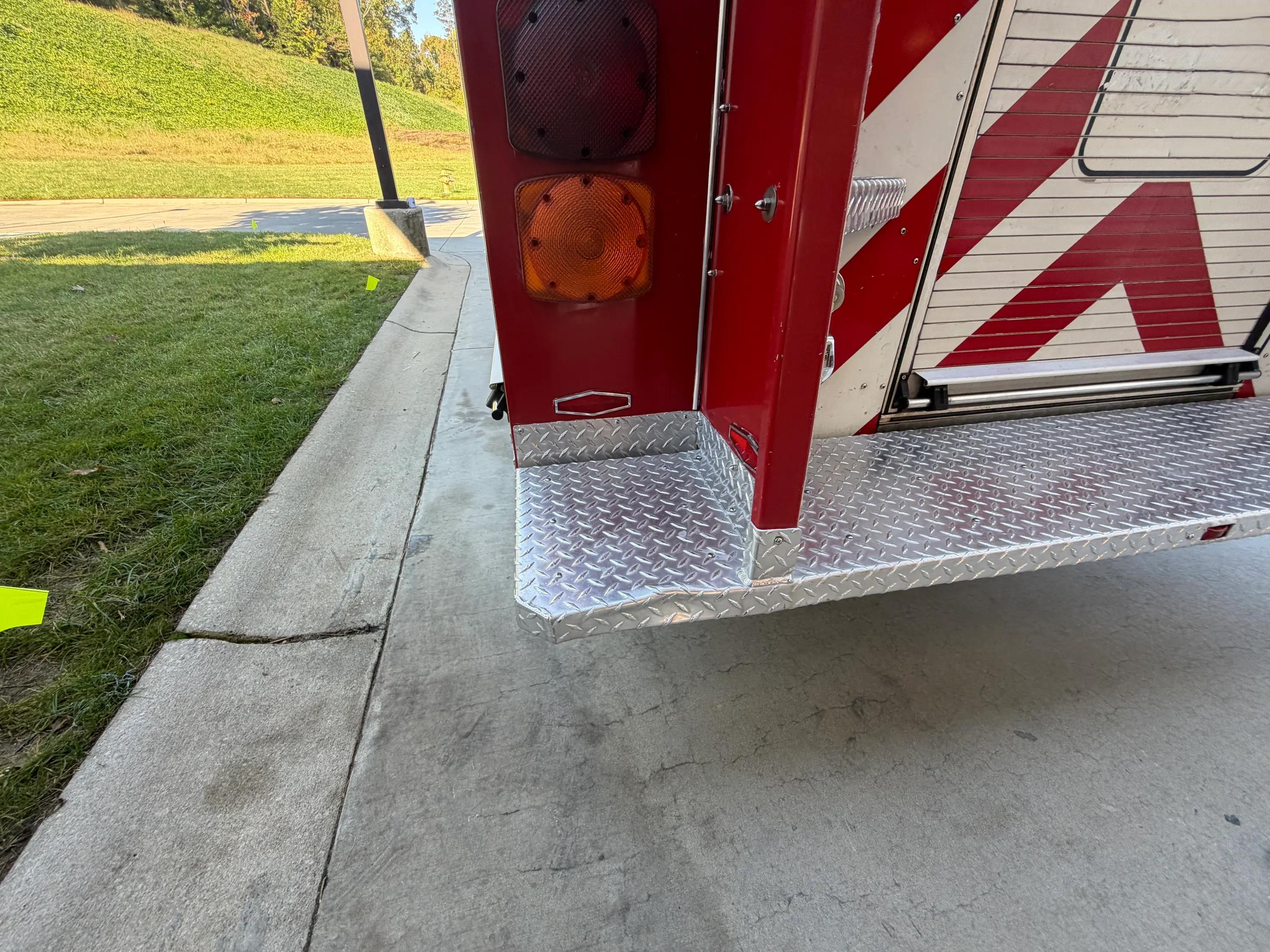 1999 Pierce Saber Pumper - image 15