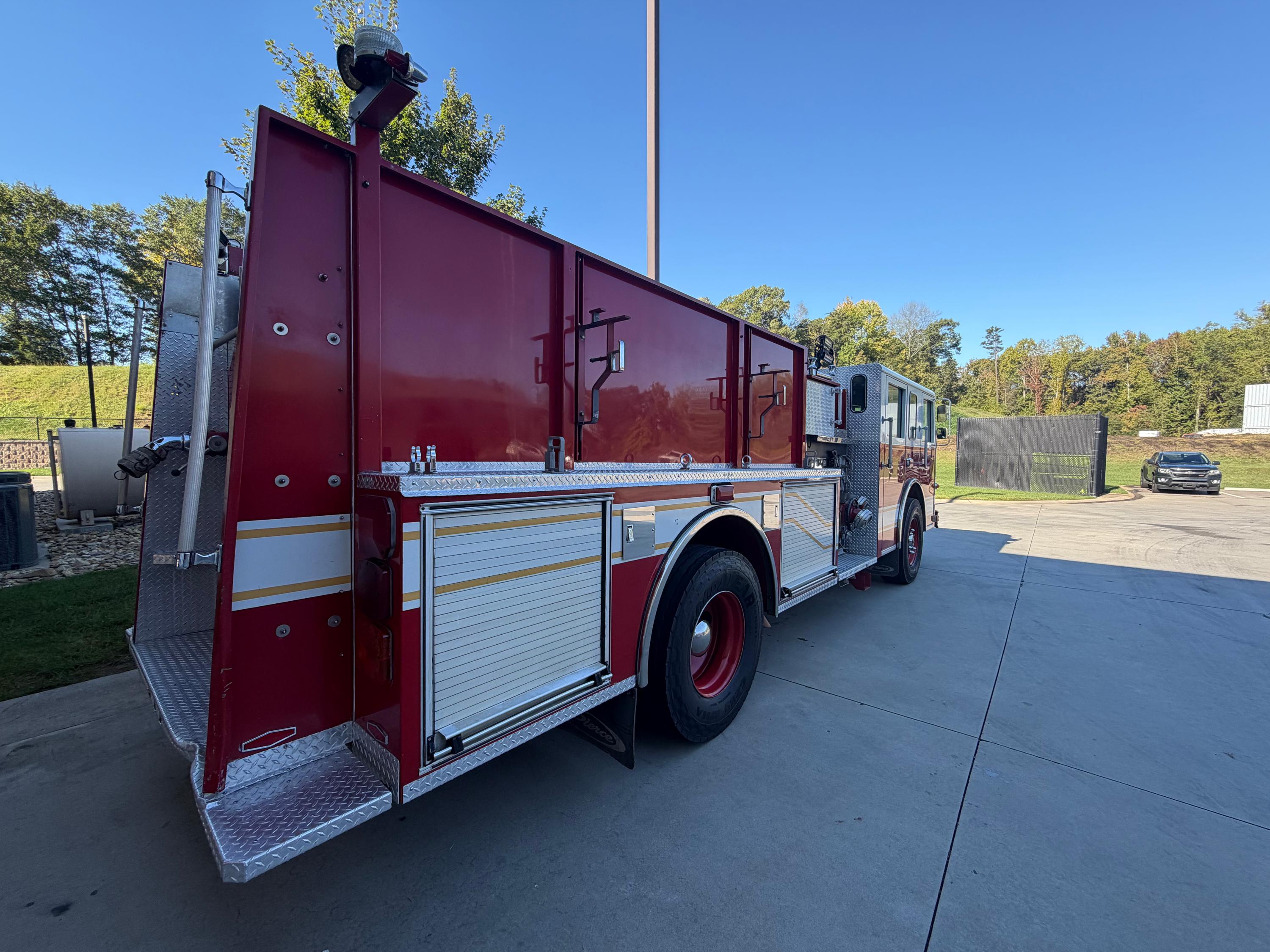 1999 Pierce Saber Pumper - image 11