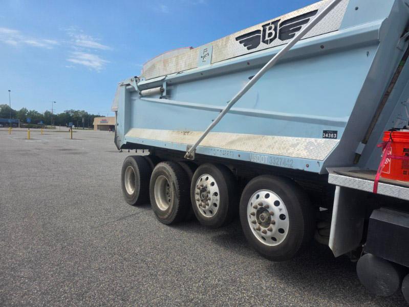 2023 International Dump Truck - image 4