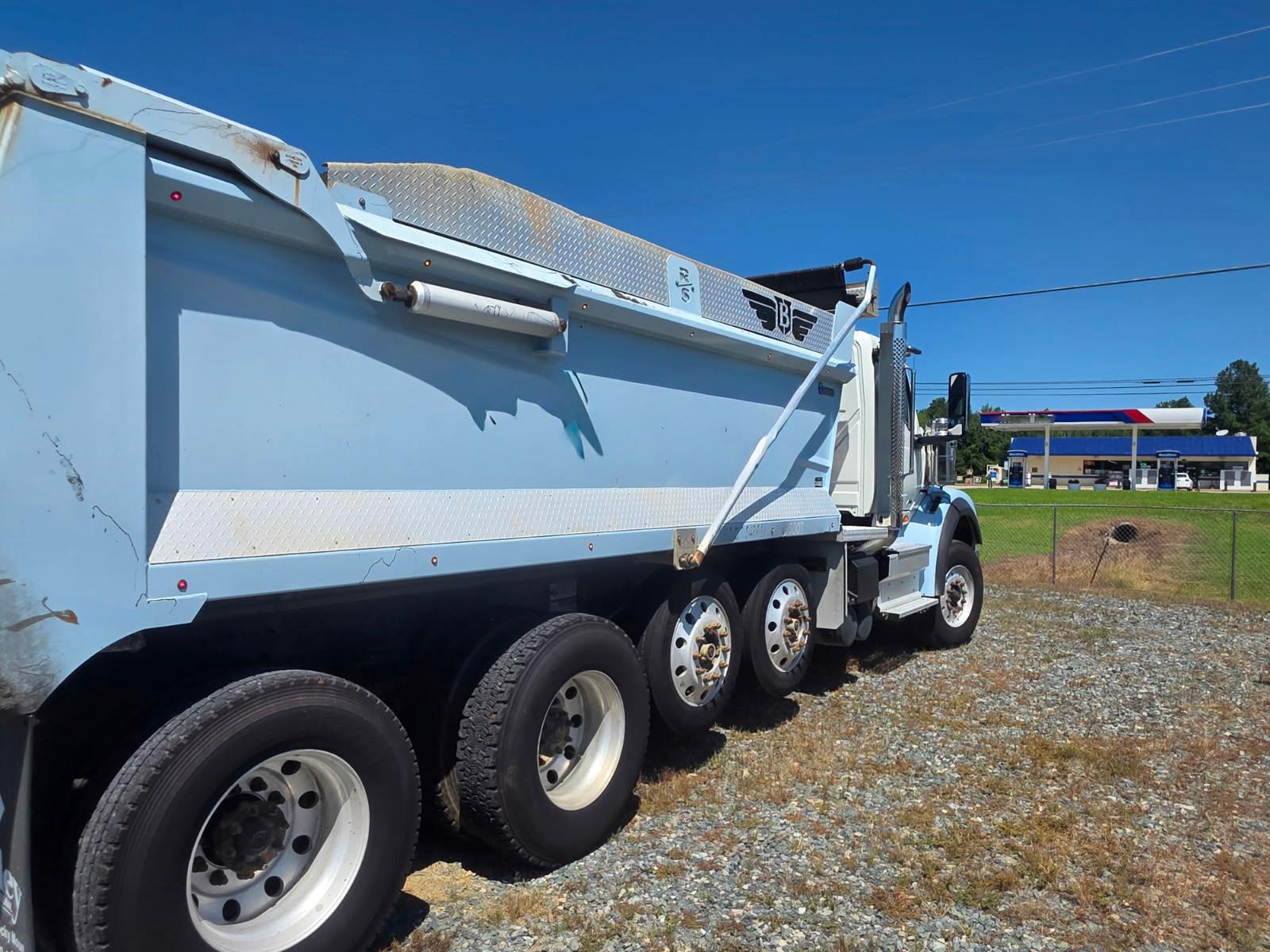 2023 International Dump Truck - image 10