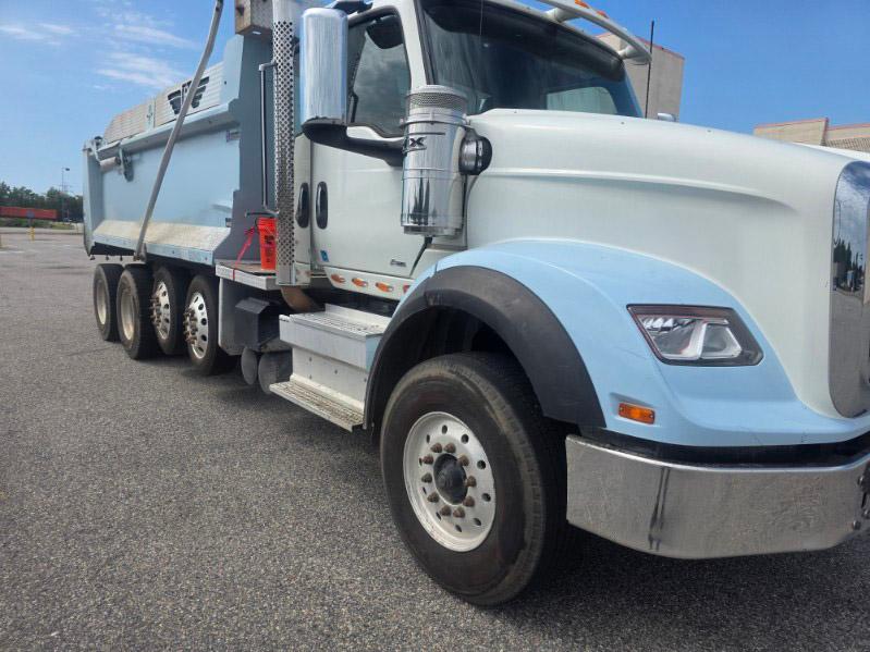 2023 International Dump Truck - image 2