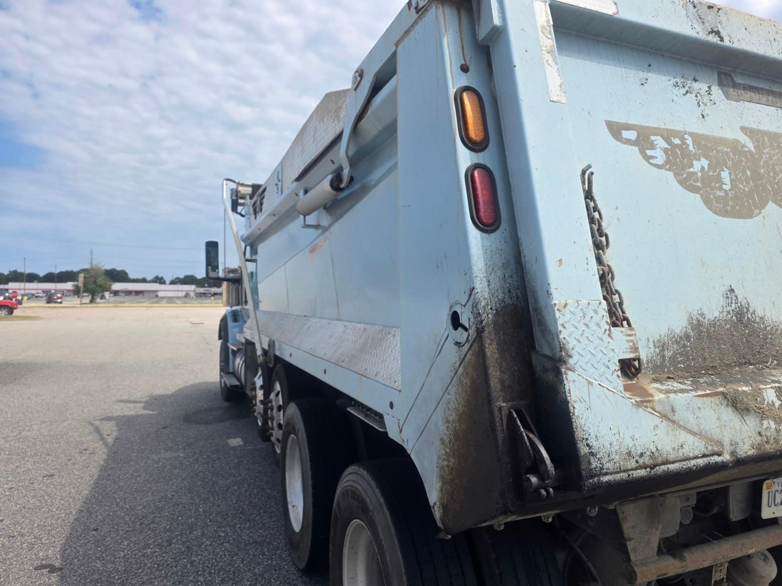 2023 International Dump Truck - image 9