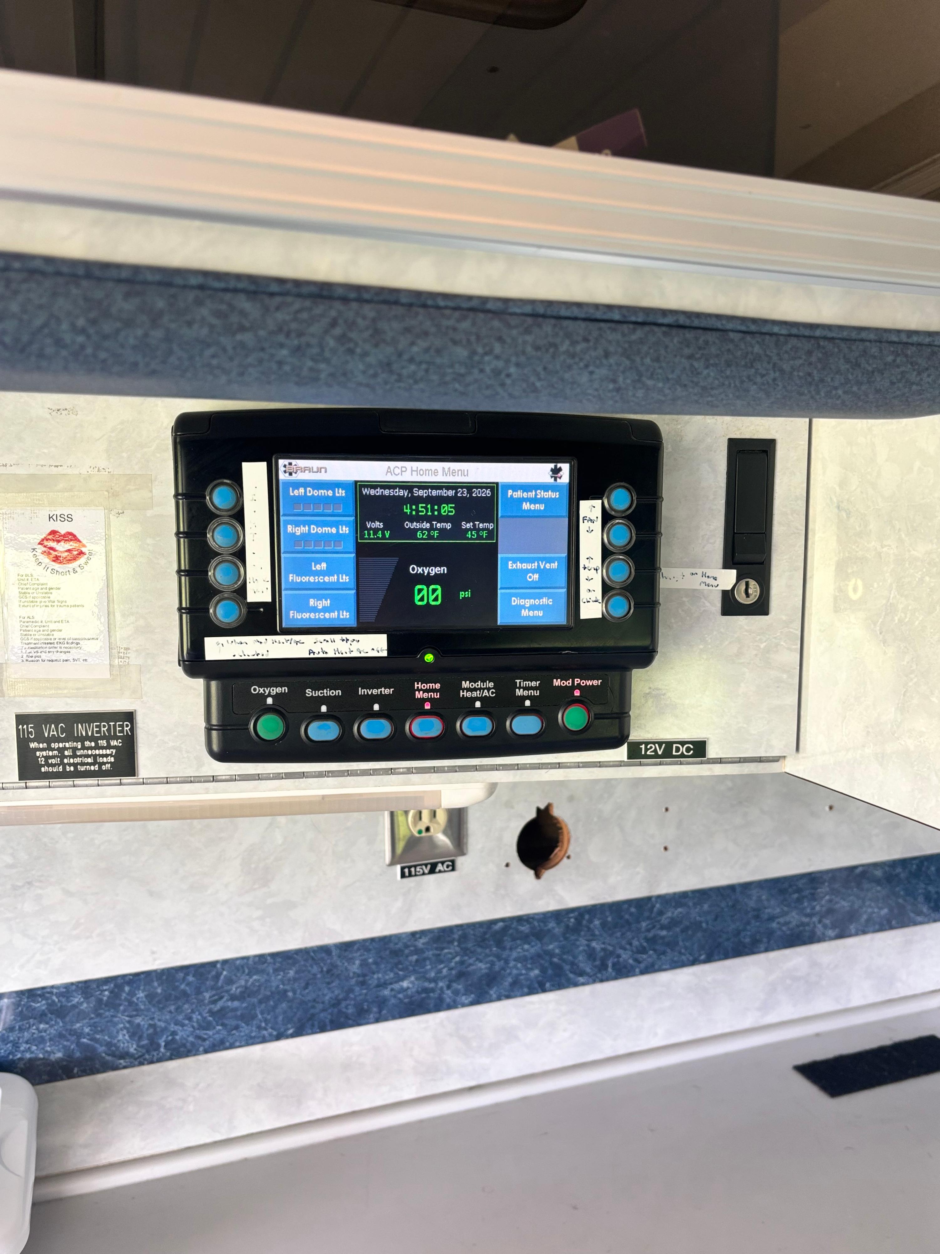 2006 Braun Ford Type III Ambulance - image 8