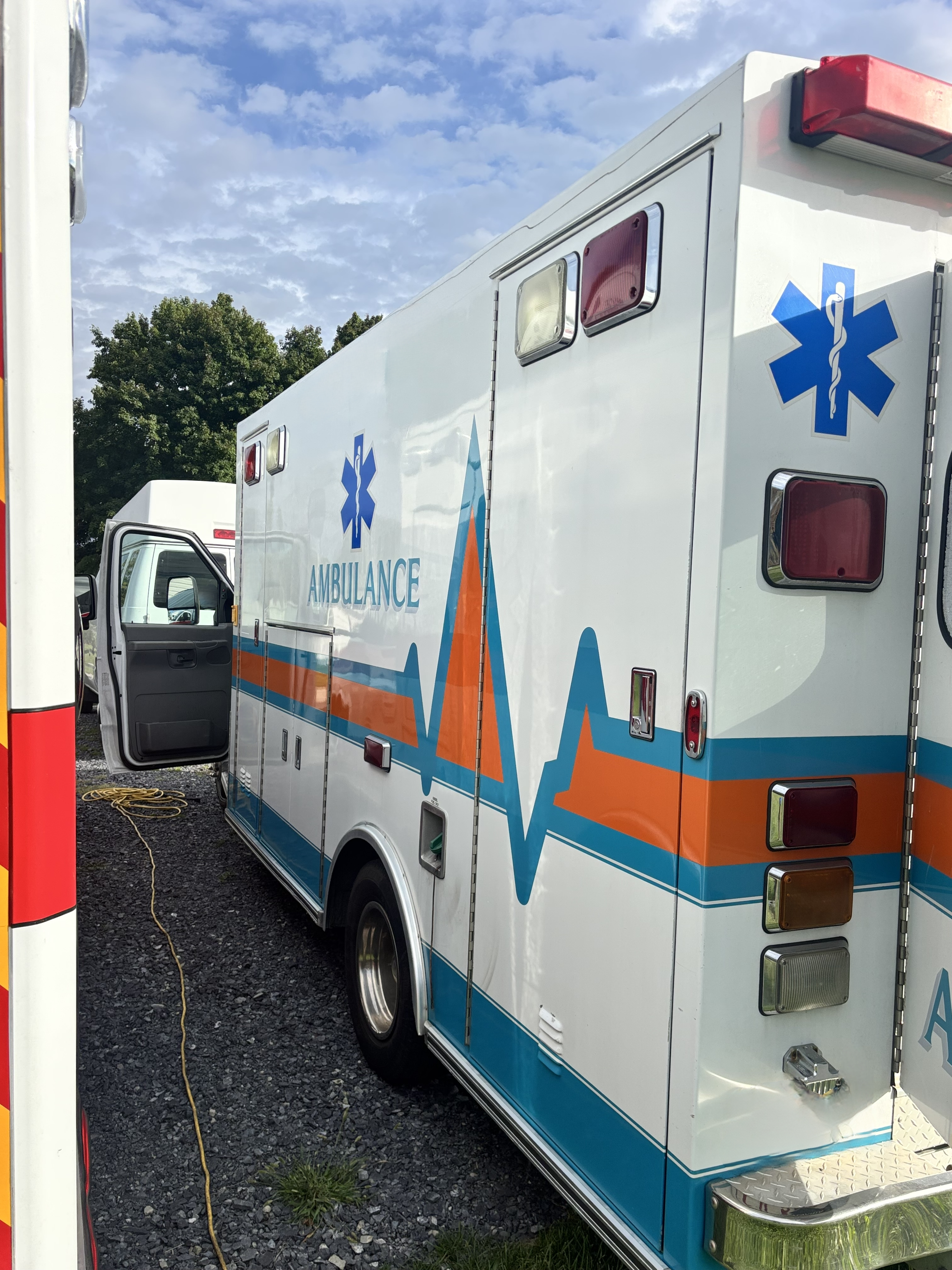 2006 Braun Ford Type III Ambulance - image 3
