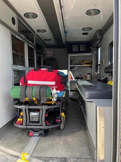 2011 Ford E350 Type 1 4x4 Ambulance - image 3
