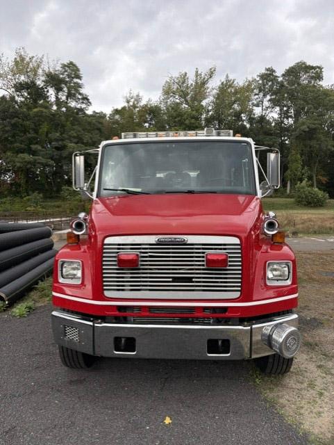 1999 E-One Freightliner Pumper - image 3