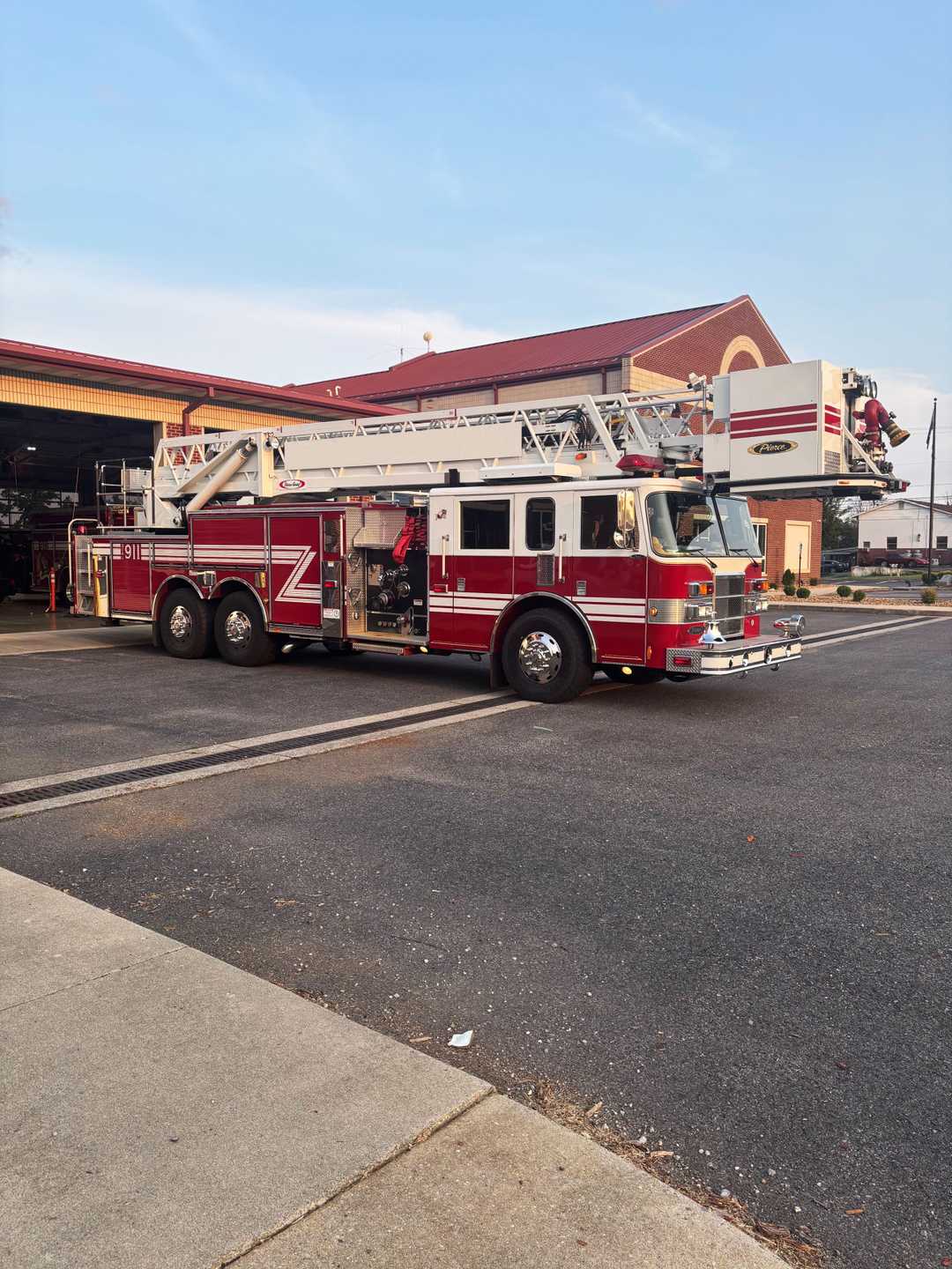 2002 Pierce Dash 85' Quint 2000/400