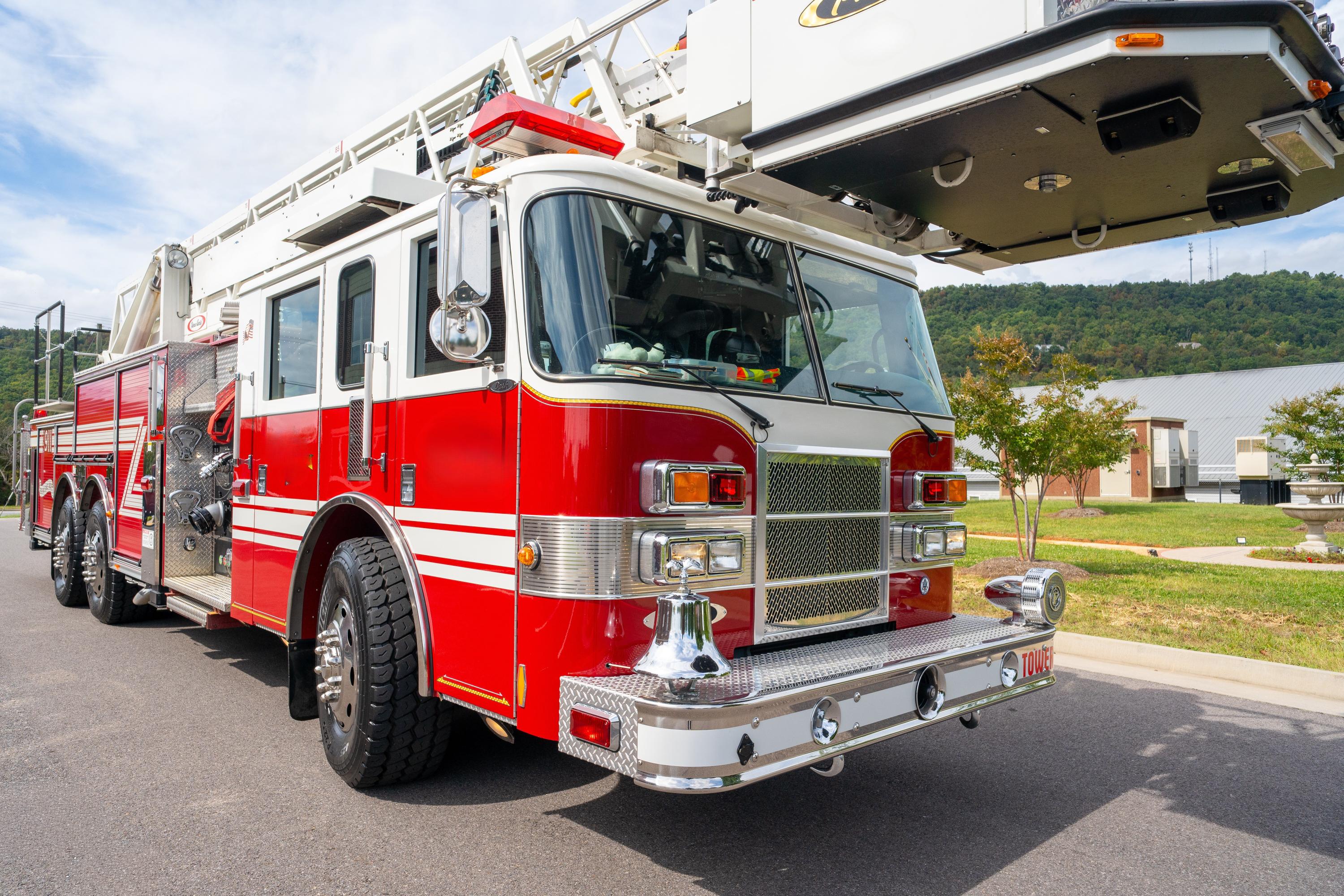 2001 Pierce Dash 85' Quint - image 16