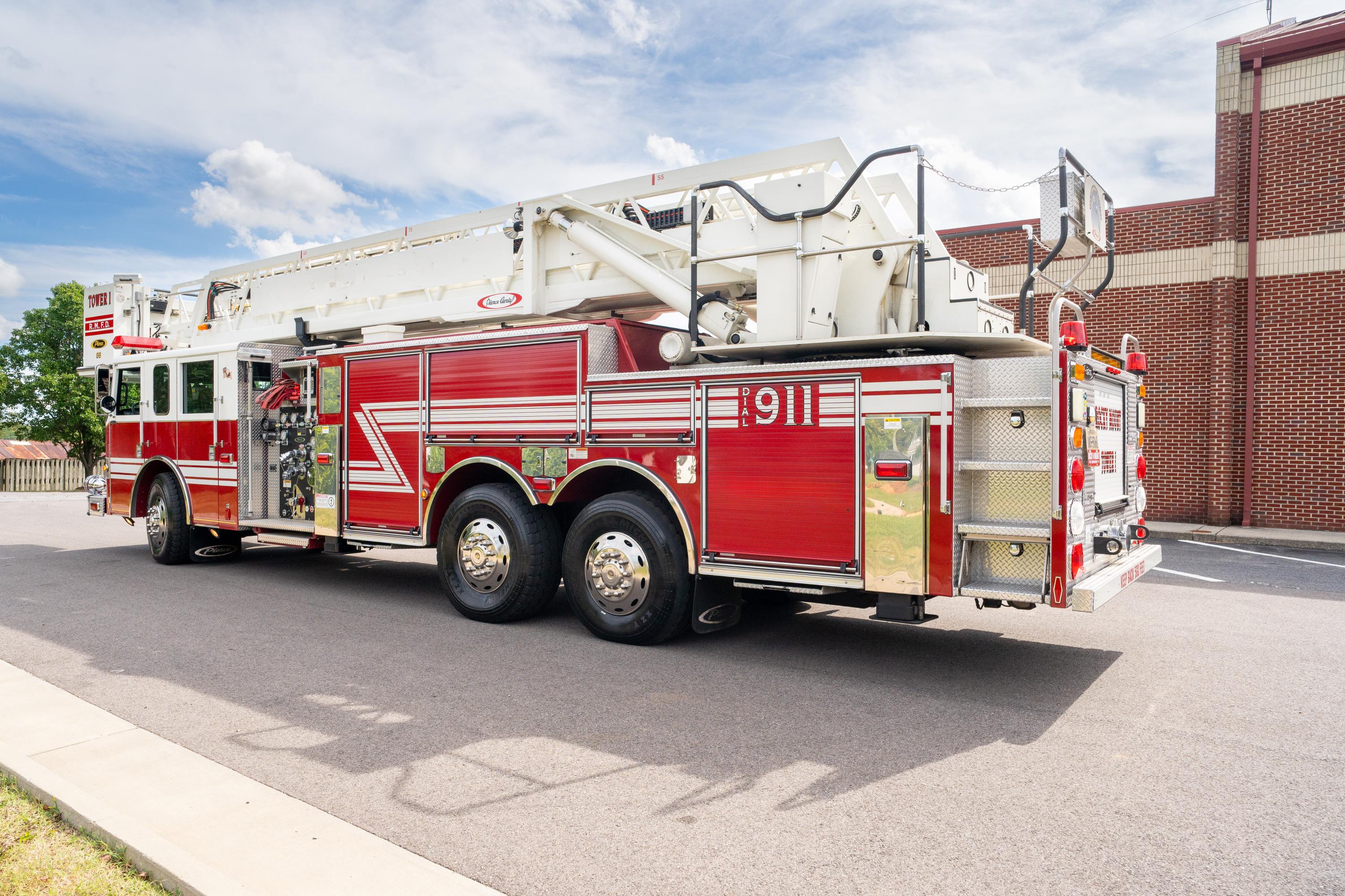 2001 Pierce Dash 85' Quint - image 10