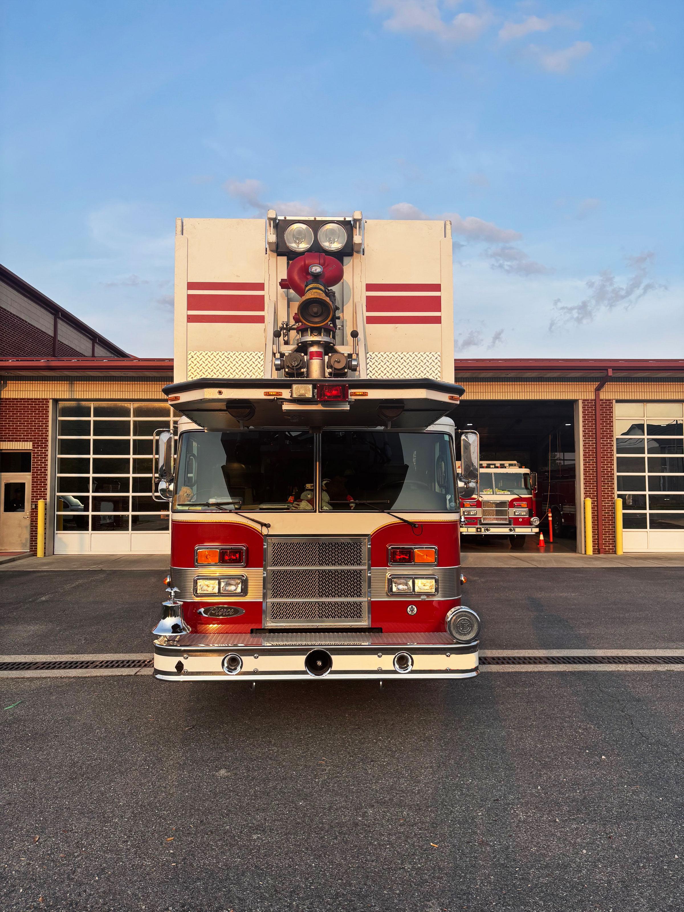 2001 Pierce Dash 85' Quint - image 38