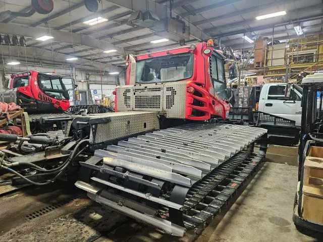 2011 PB 400 Park Snowcat — photo 3
