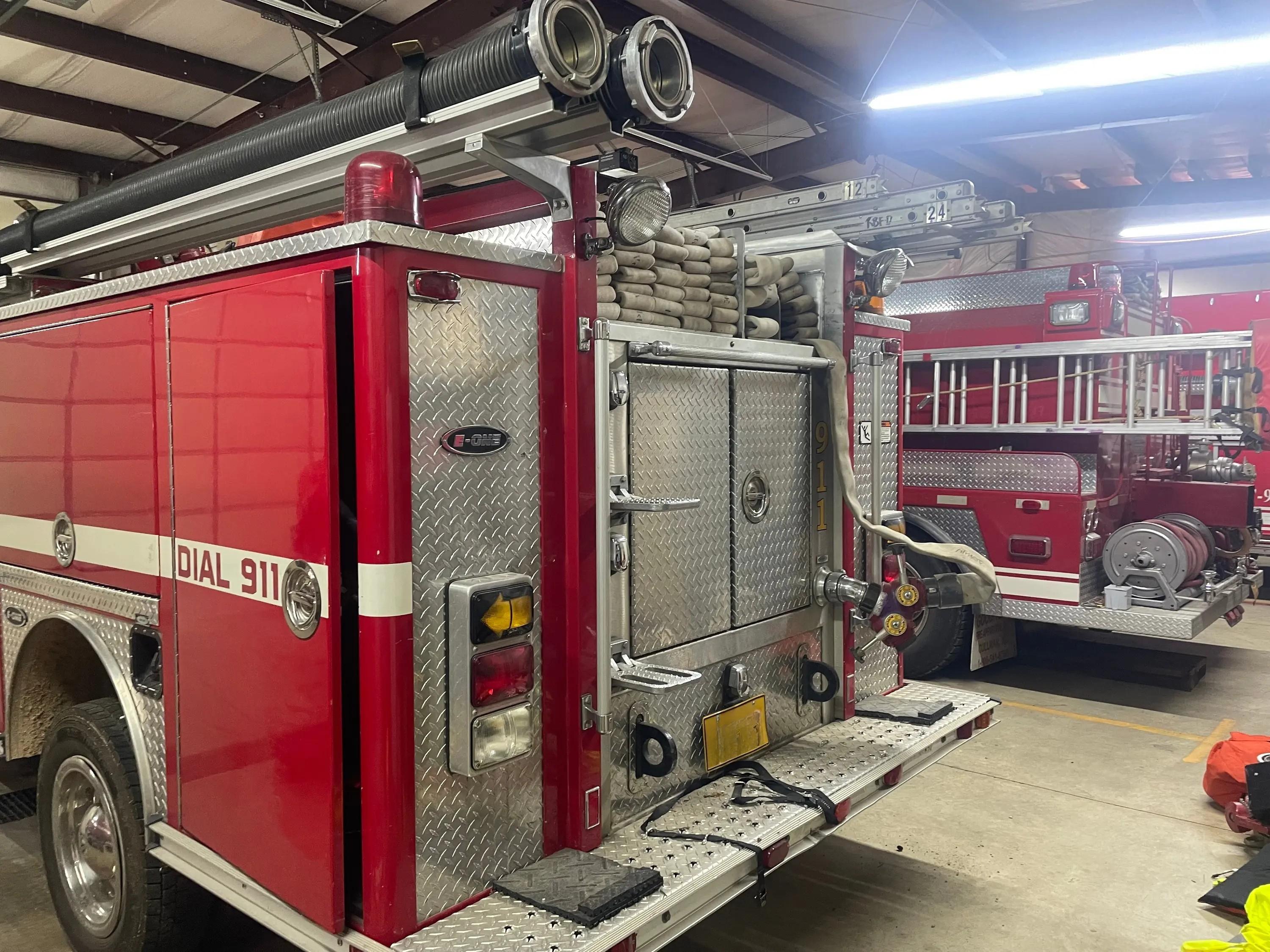 2001 E-One Ford 4x4 Mini Pumper - image 3