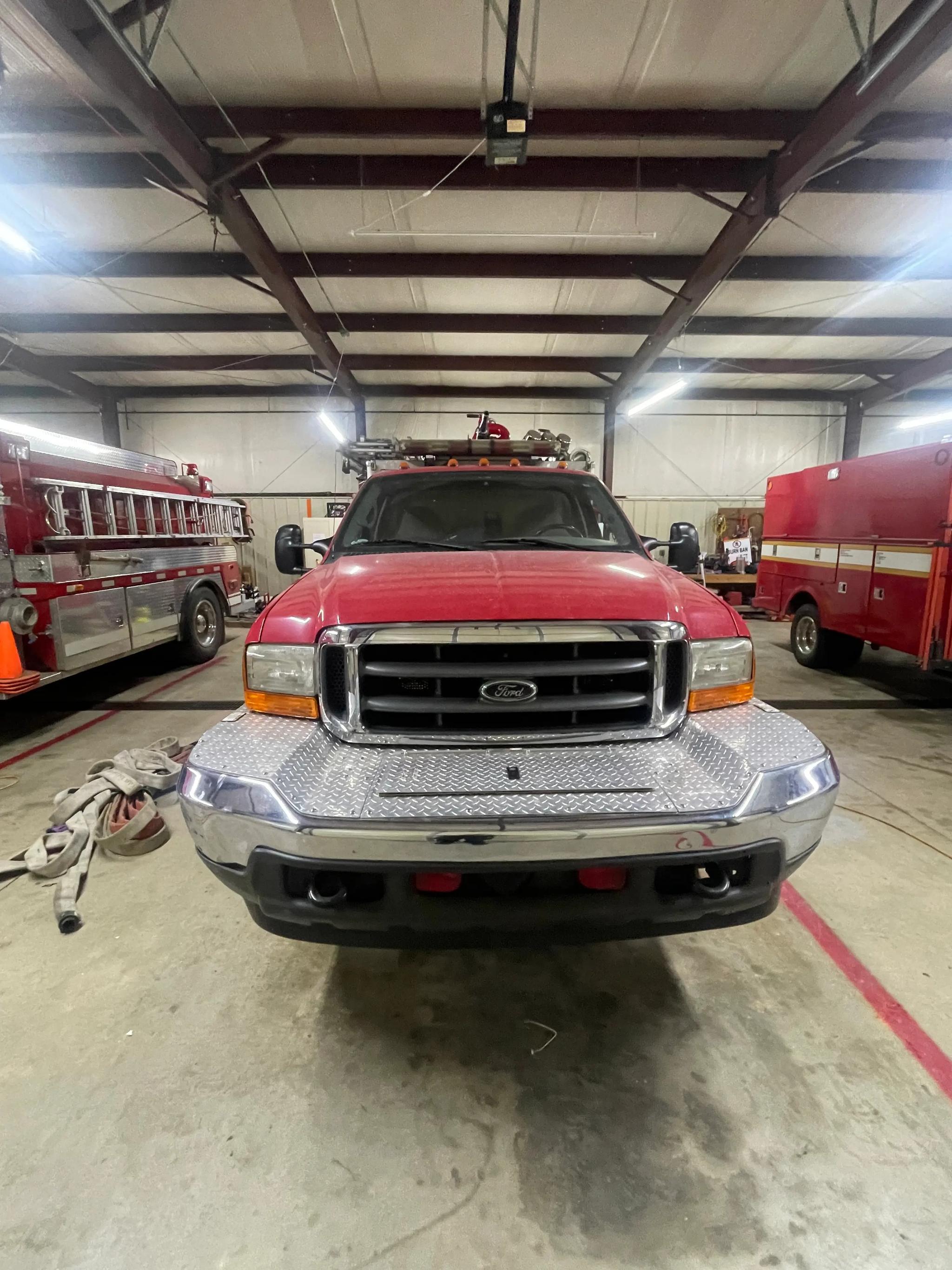 2001 E-One Ford 4x4 Mini Pumper - image 5
