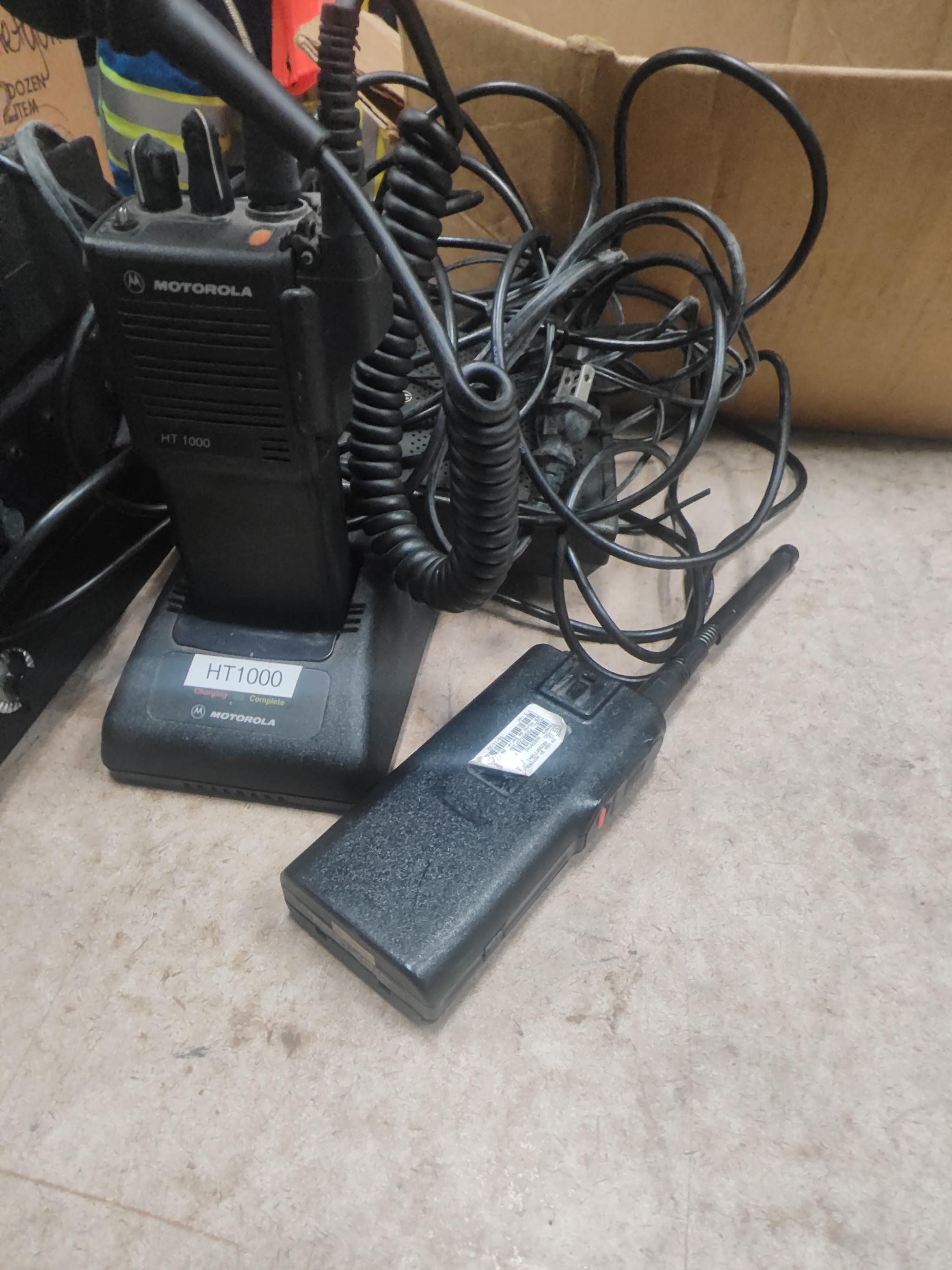 Large quantity of old radios - image 5