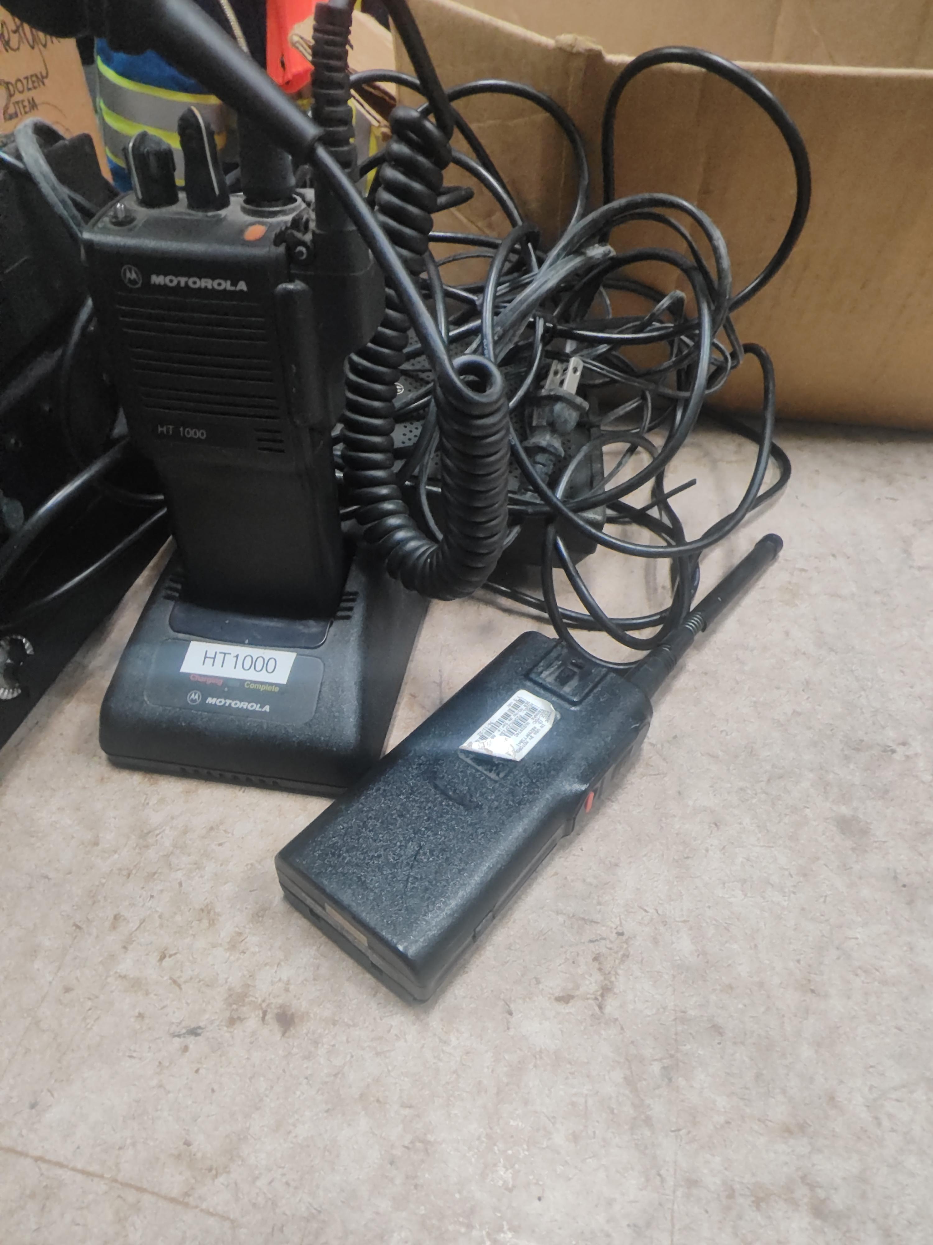 Large quantity of old radios - image 5