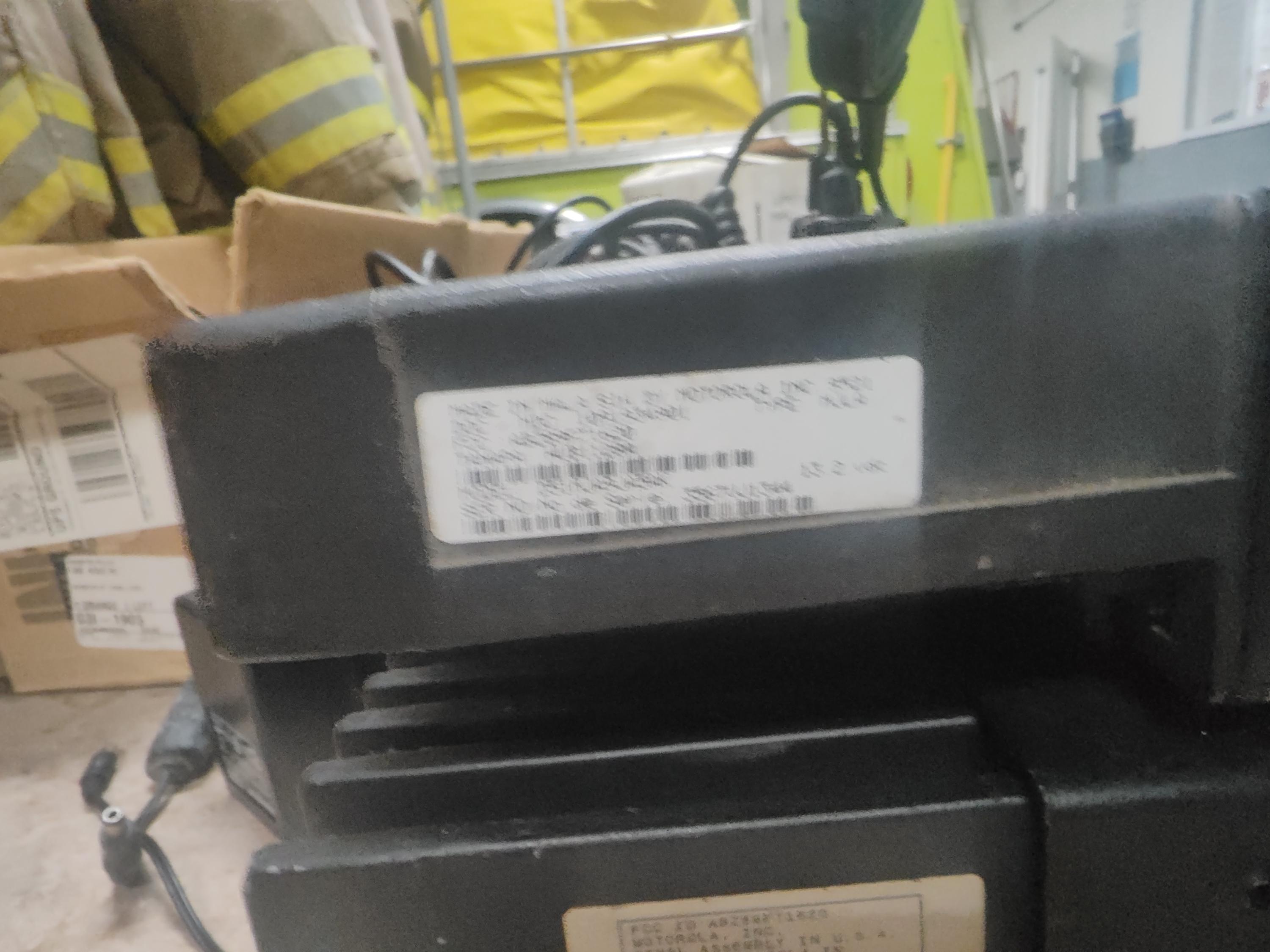 Large quantity of old radios - image 10