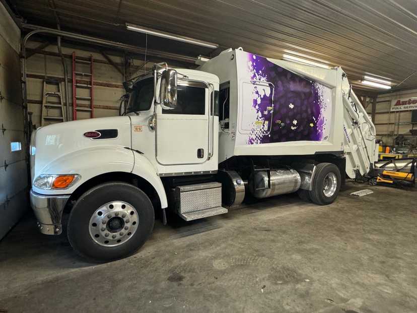2021 Peterbilt Loadmaster Rear Loader