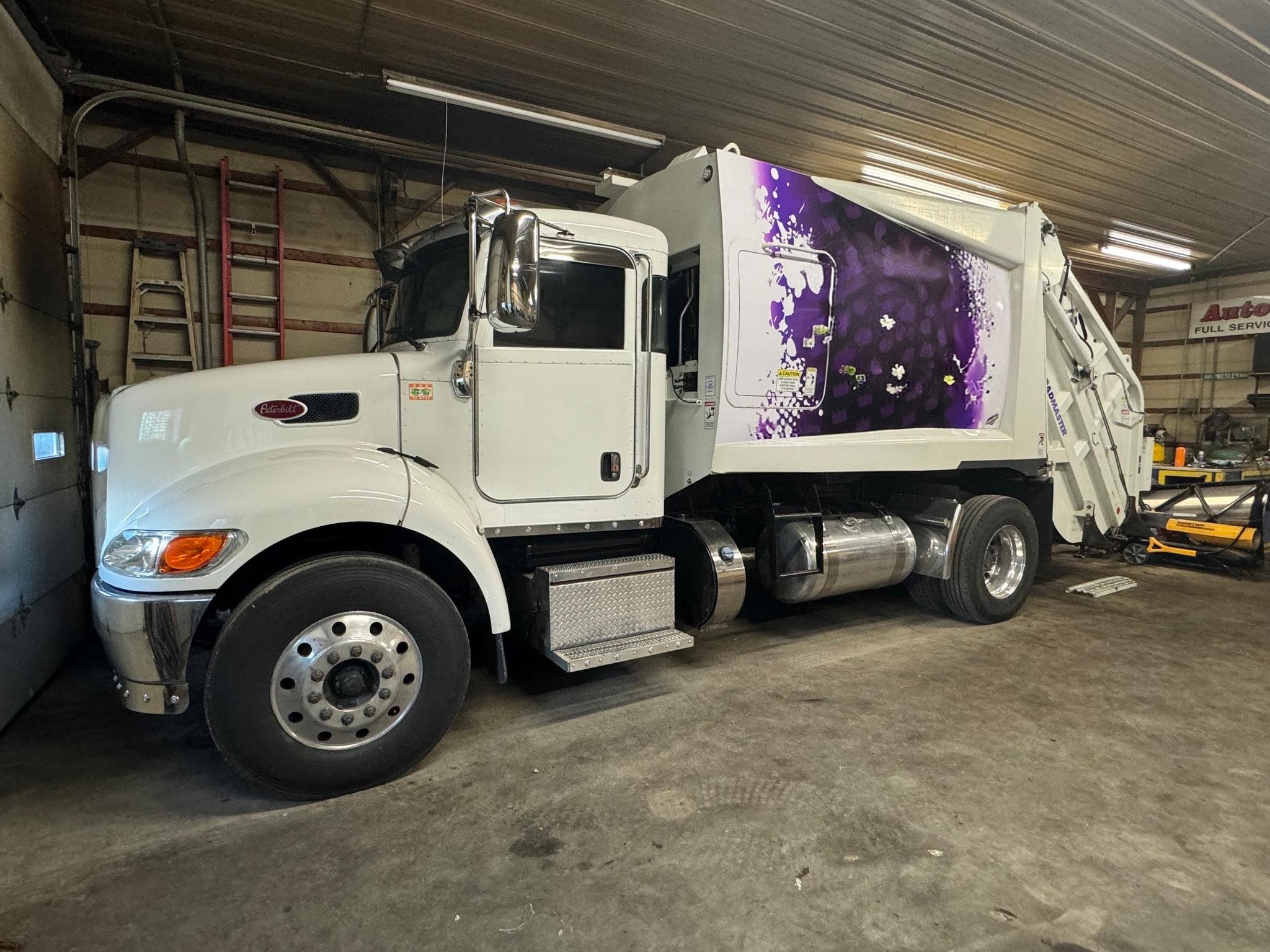 2021 Peterbilt Loadmaster Rear Loader - image 1