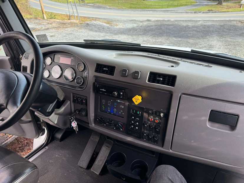 2021 Peterbilt Loadmaster Rear Loader — photo 4