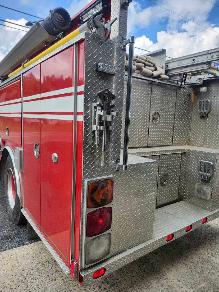 1996 4 Guys International Pumper — photo 2
