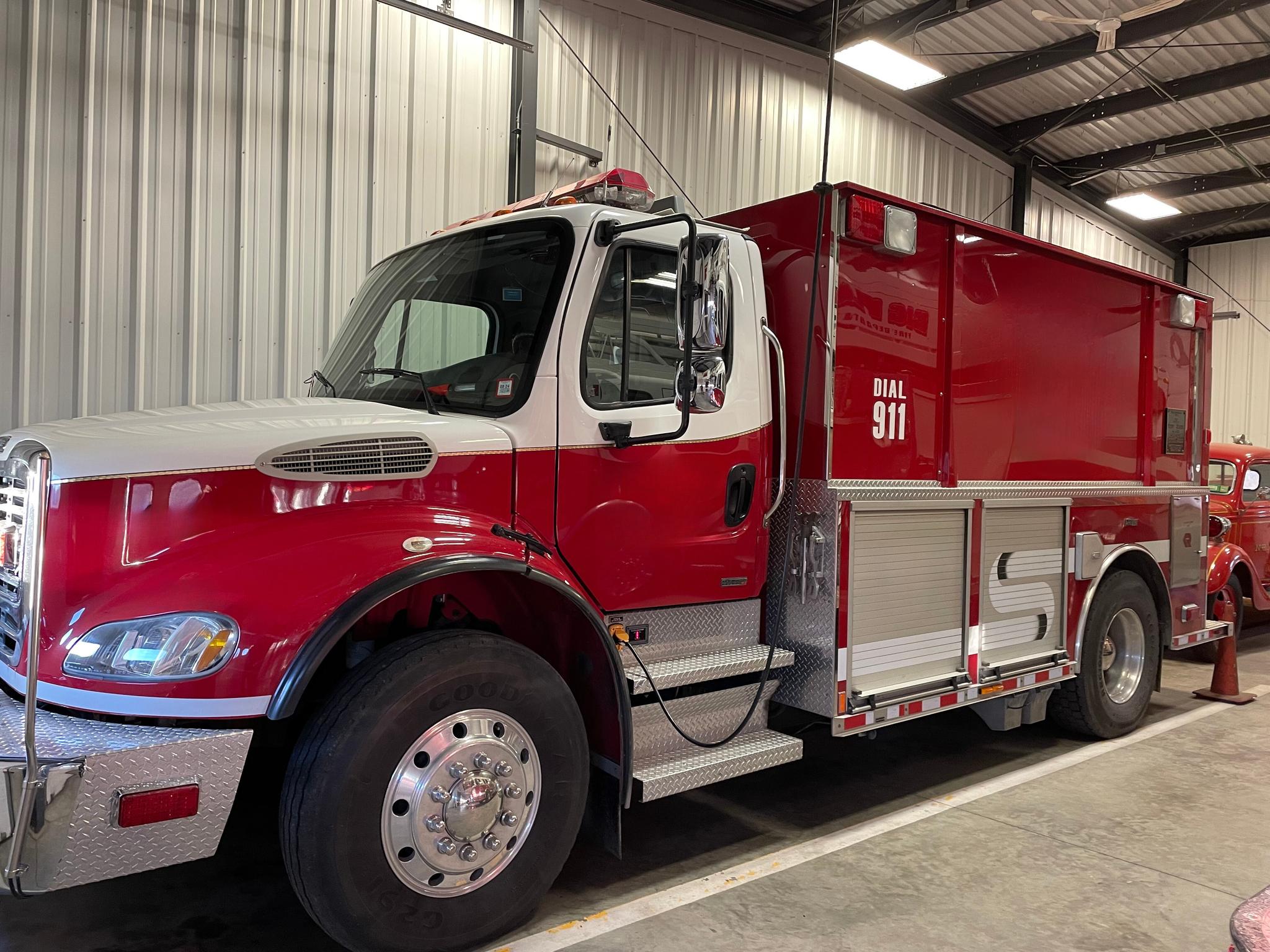 2005 Rosenbauer/Freightliner Tanker - image 1