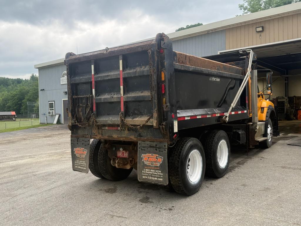2016 International 7600 Dump Truck - image 4