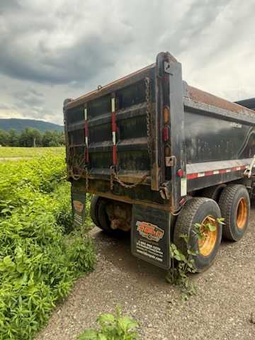 2016 International 7600 Dump Truck — photo 7