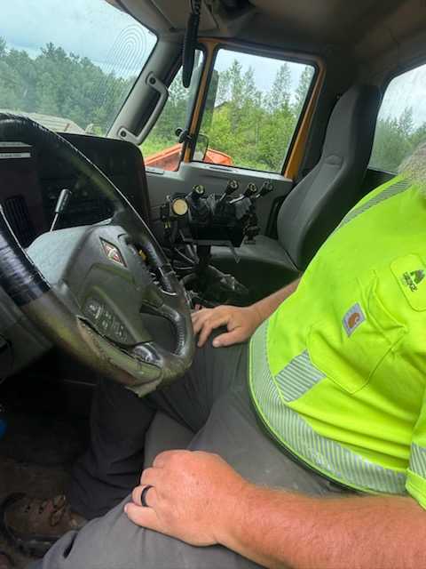 2016 International 7600 Dump Truck — photo 8