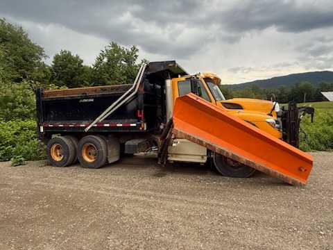 2016 International 7600 Dump Truck — photo 6