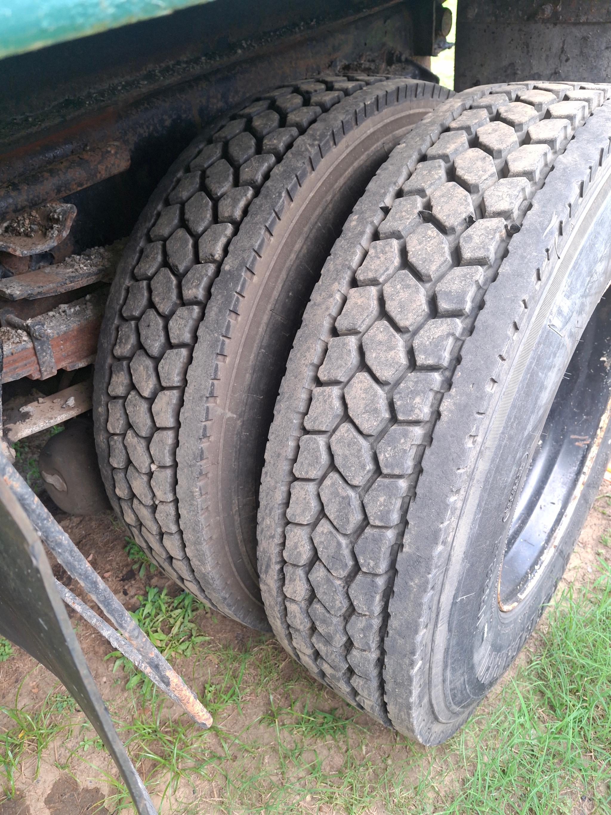 2001 Sterling 200X Dump Truck - image 2