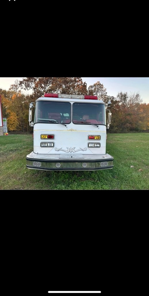 1993 E-One Cyclone Pumper - image 3