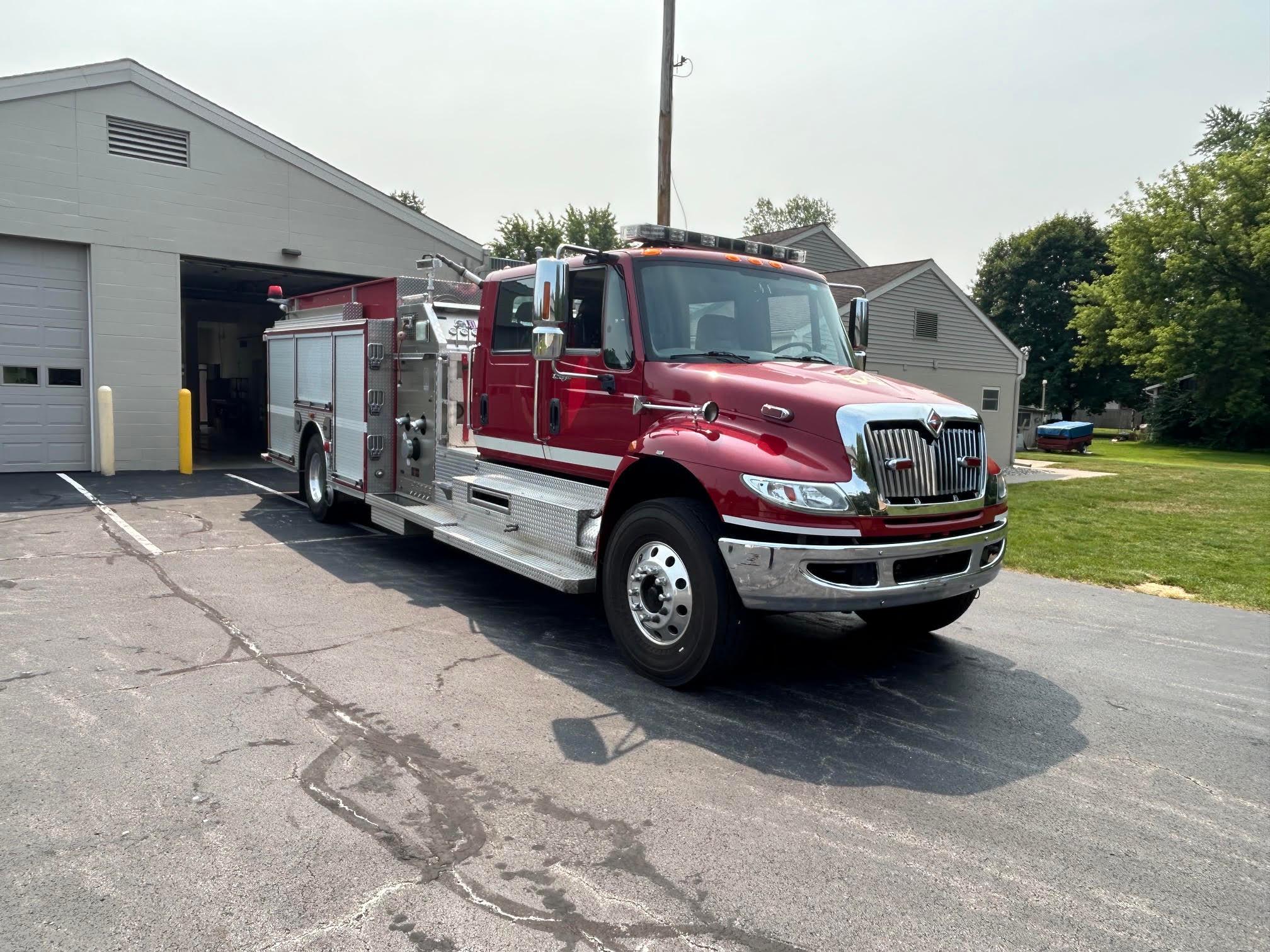2011 International Sutphen Pumper - image 2