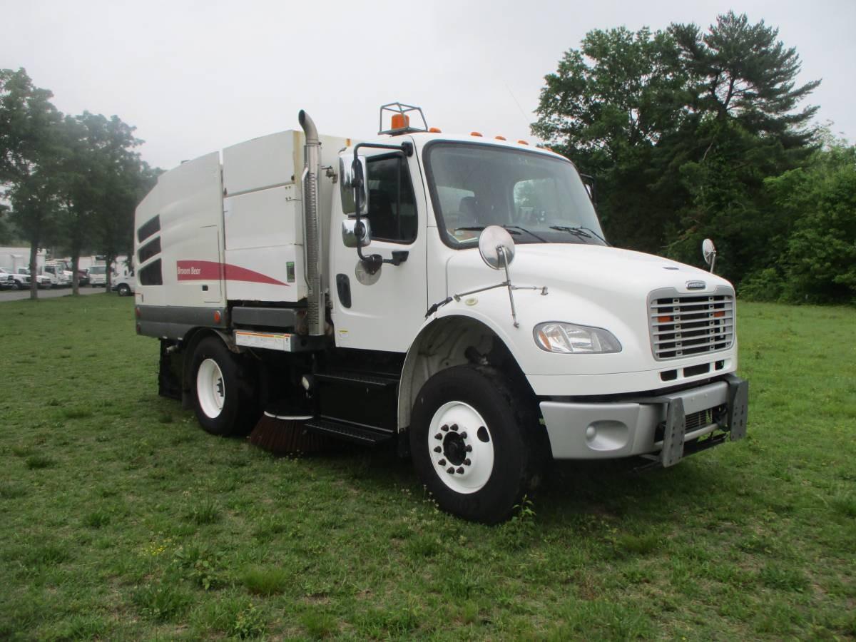 2015 Freightliner M2 Sweeper Truck Low Miles - image 2