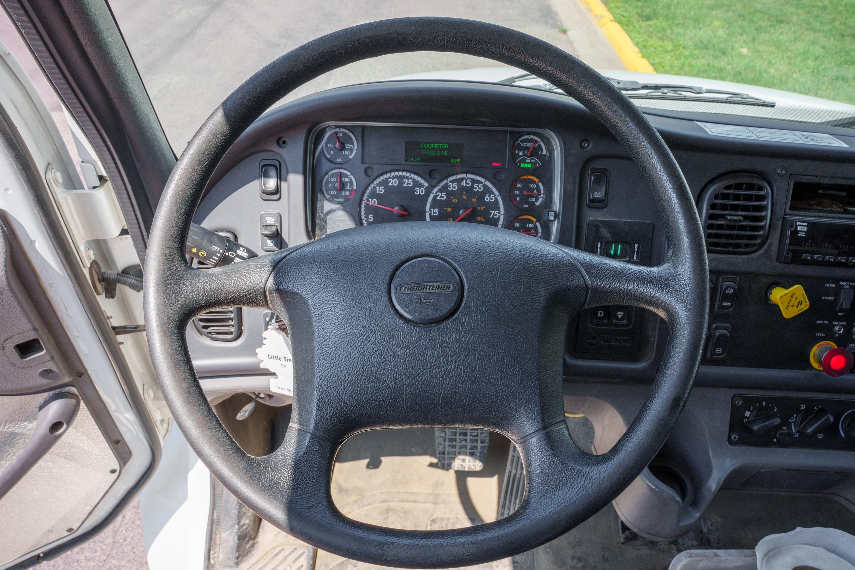 2020 Freightliner McNeilus Rear Loader - image 50