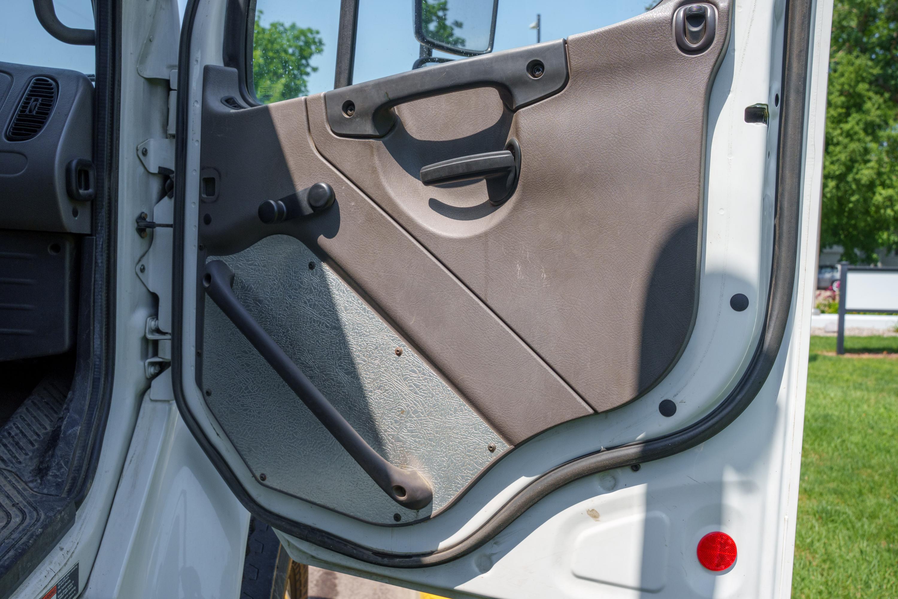 2020 Freightliner McNeilus Rear Loader - image 54