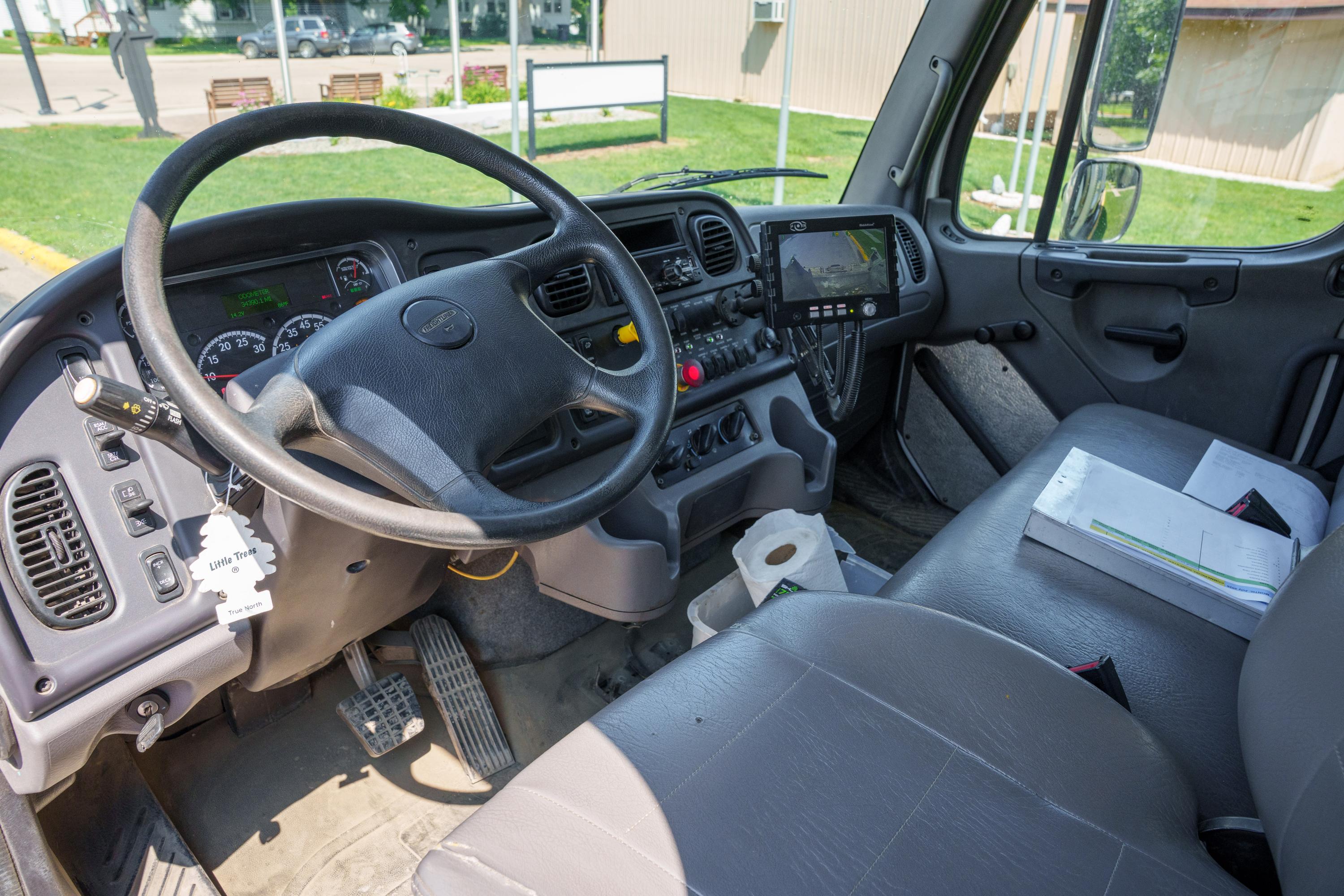 2020 Freightliner McNeilus Rear Loader - image 30