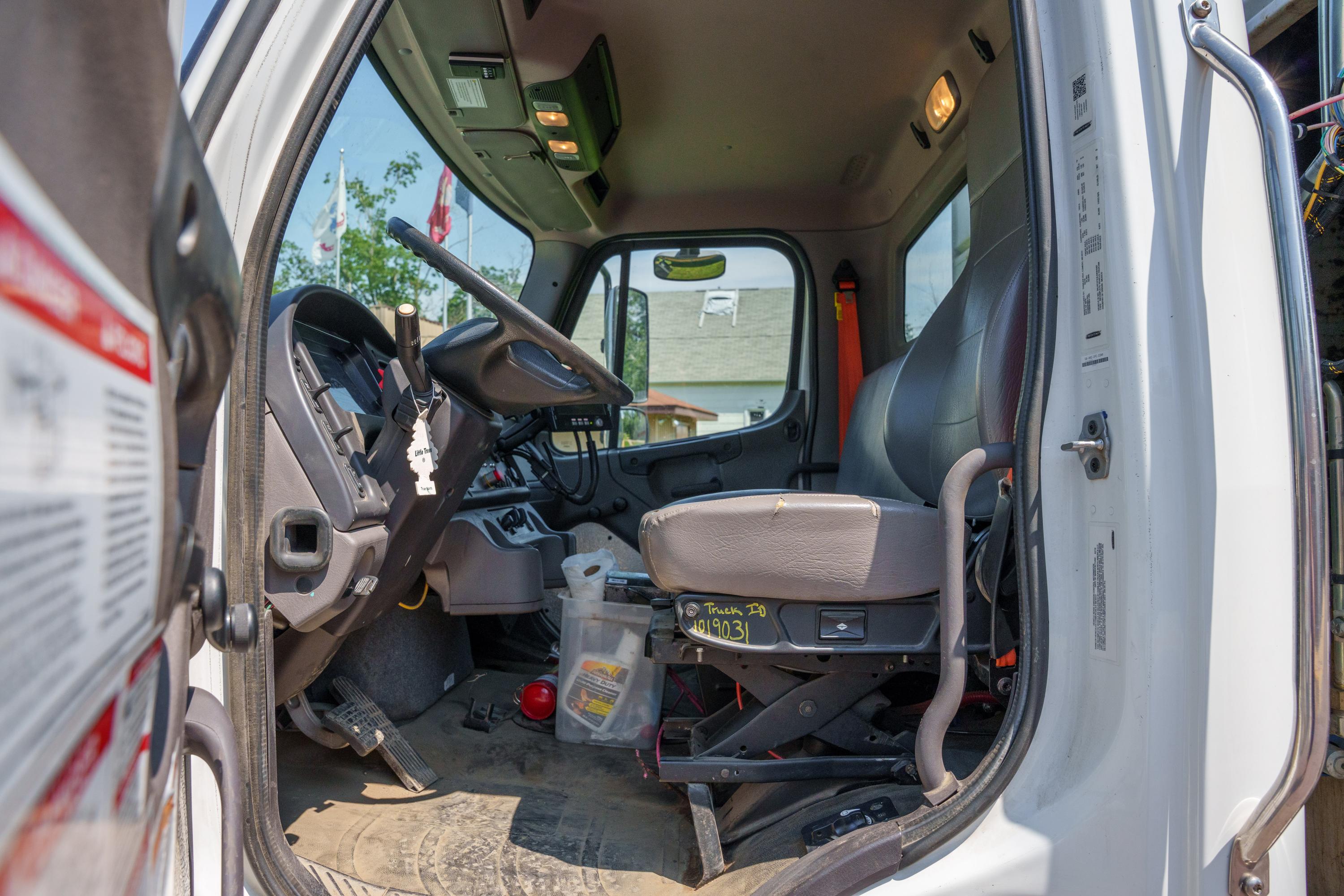 2020 Freightliner McNeilus Rear Loader - image 31