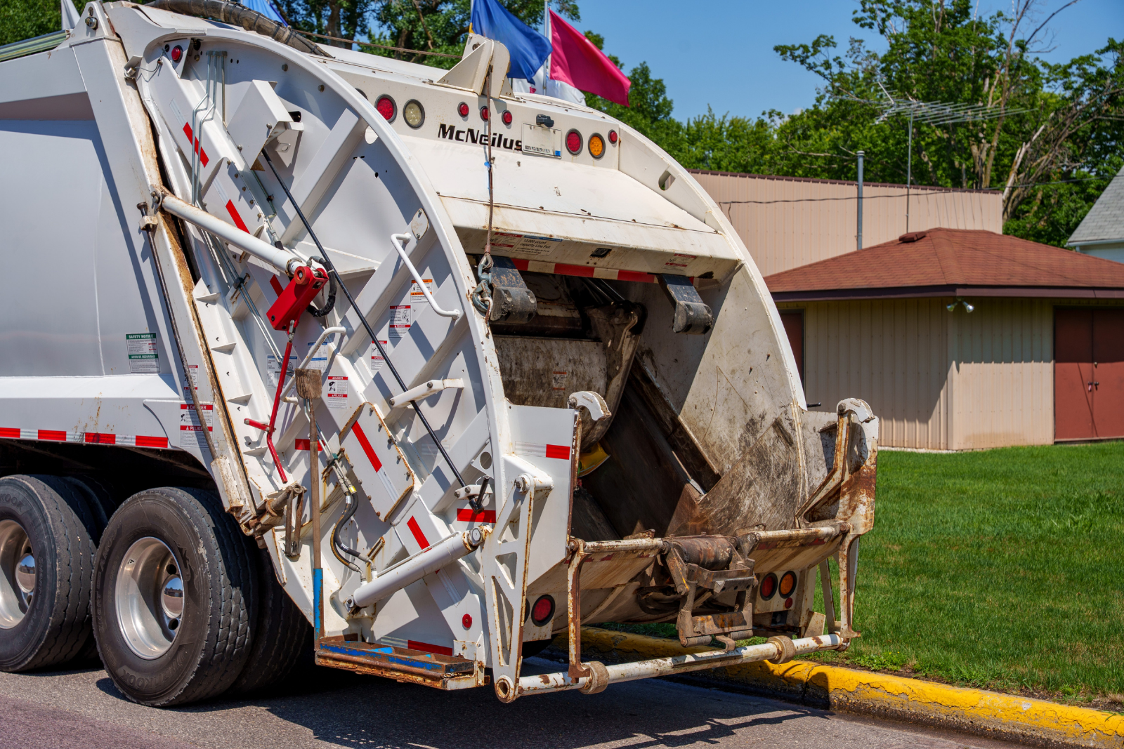 2020 Freightliner McNeilus Rear Loader - image 12