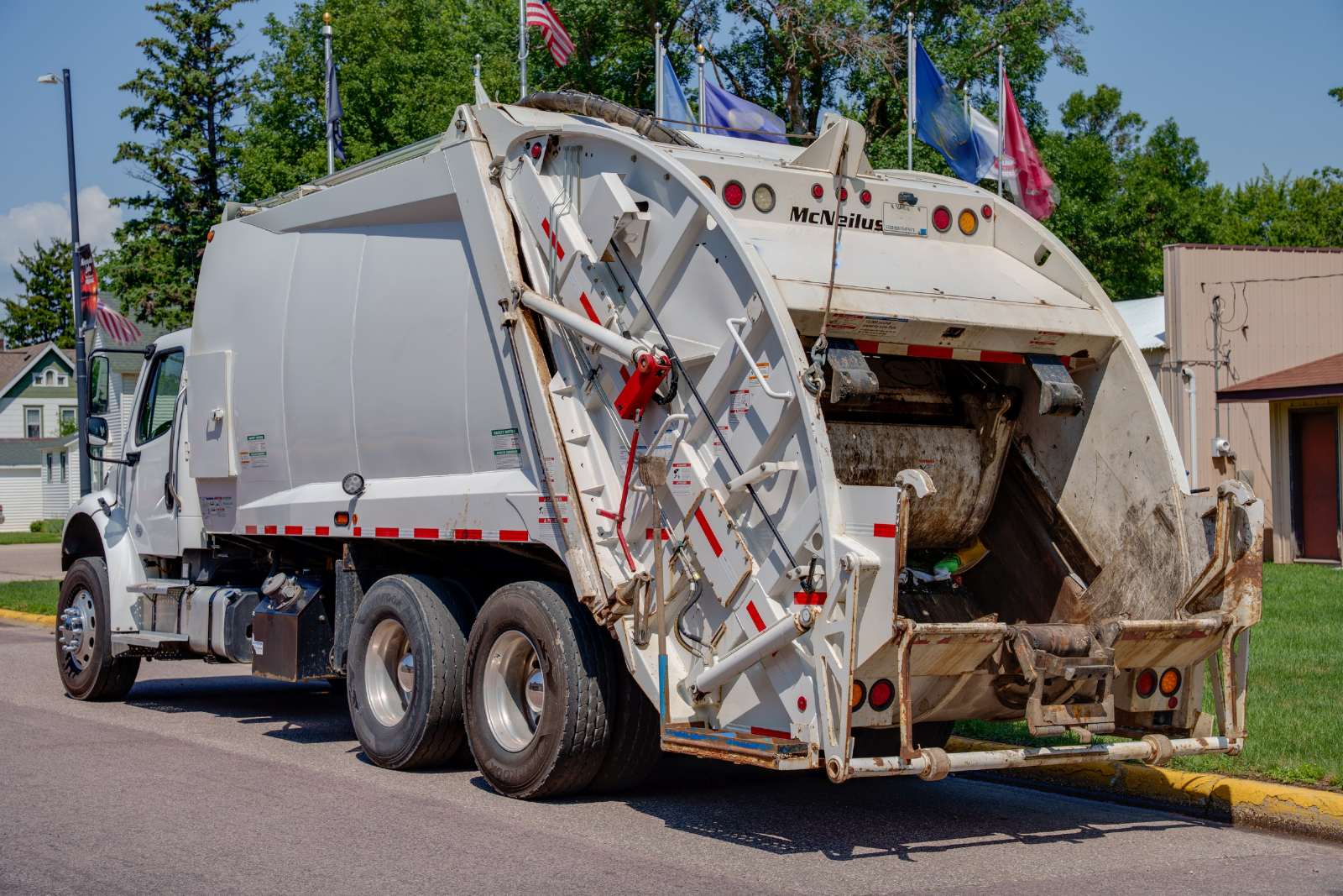 2020 Freightliner McNeilus Rear Loader - image 5