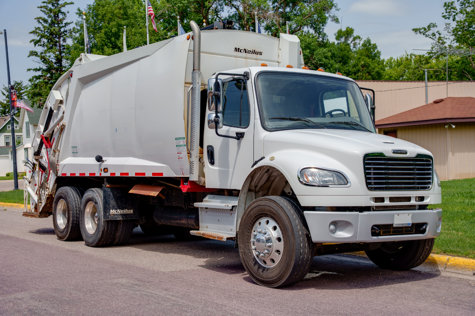 2020 Freightliner McNeilus Rear Loader - image 11